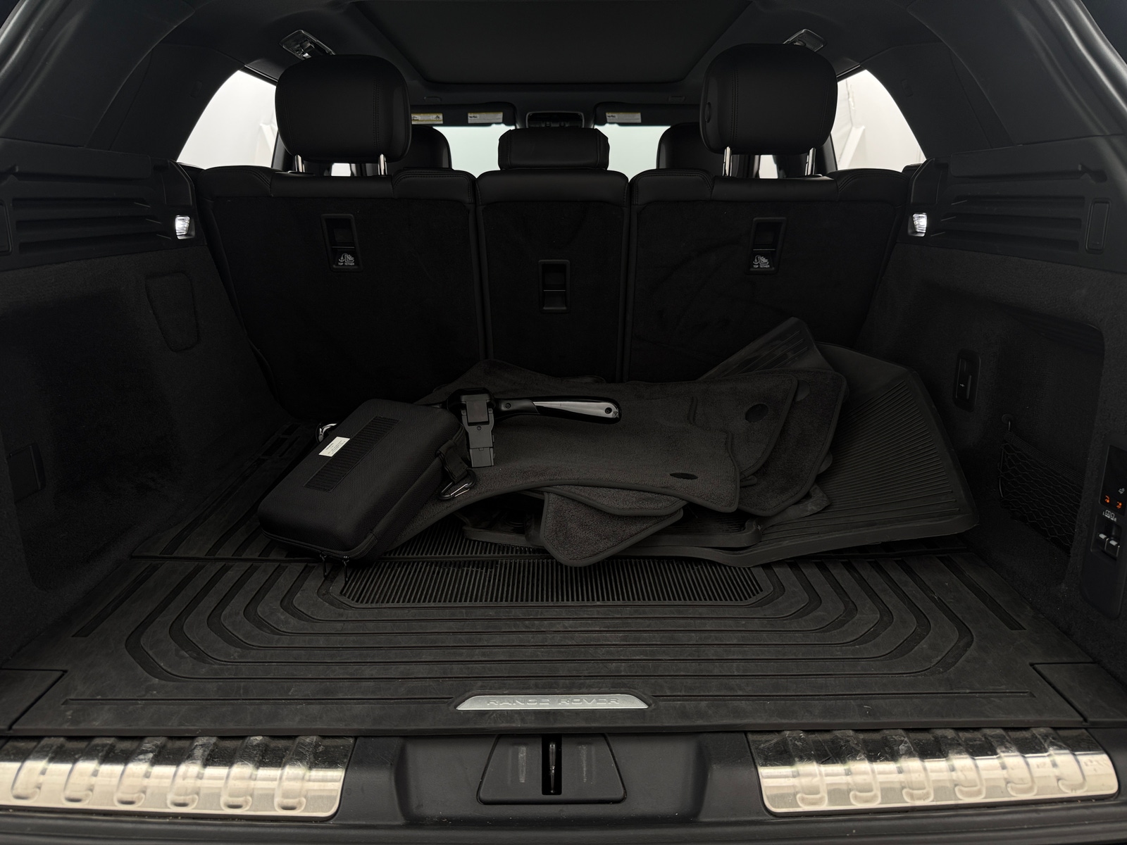 Thumbnail: 2025 Land Rover Range Rover Sport - 6