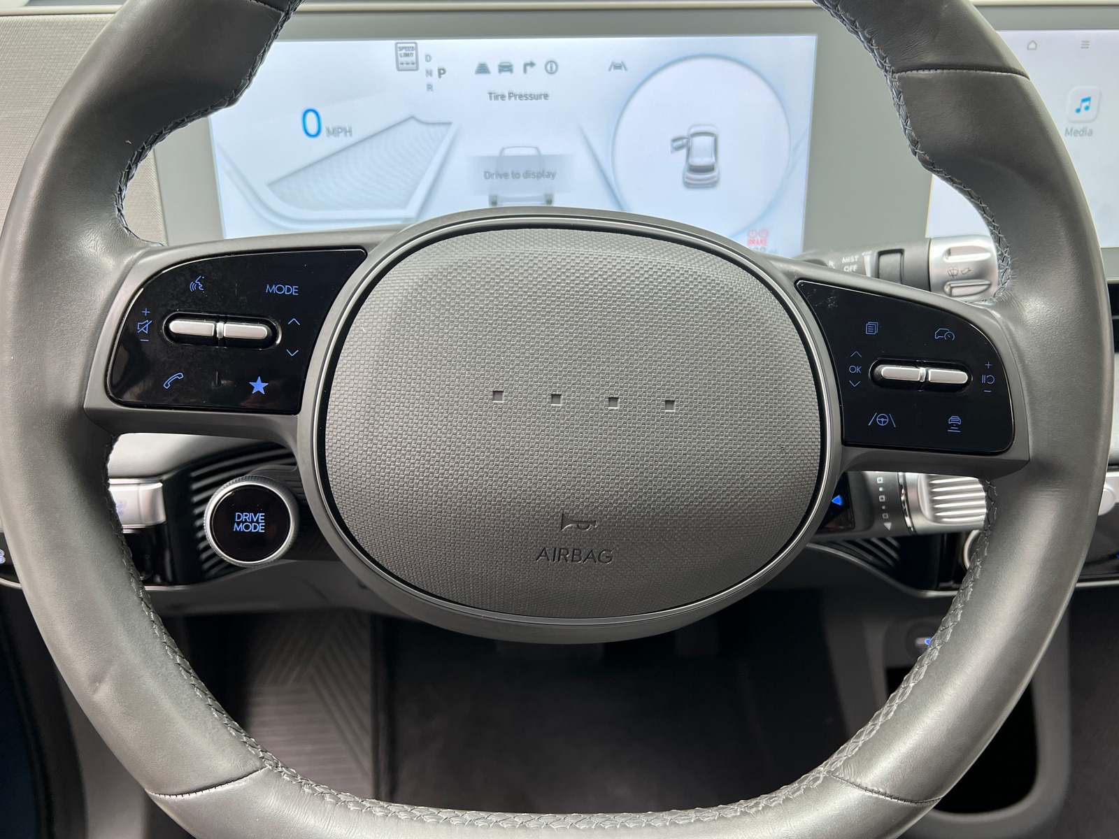 Thumbnail: 2023 Hyundai Ioniq 5 - 4