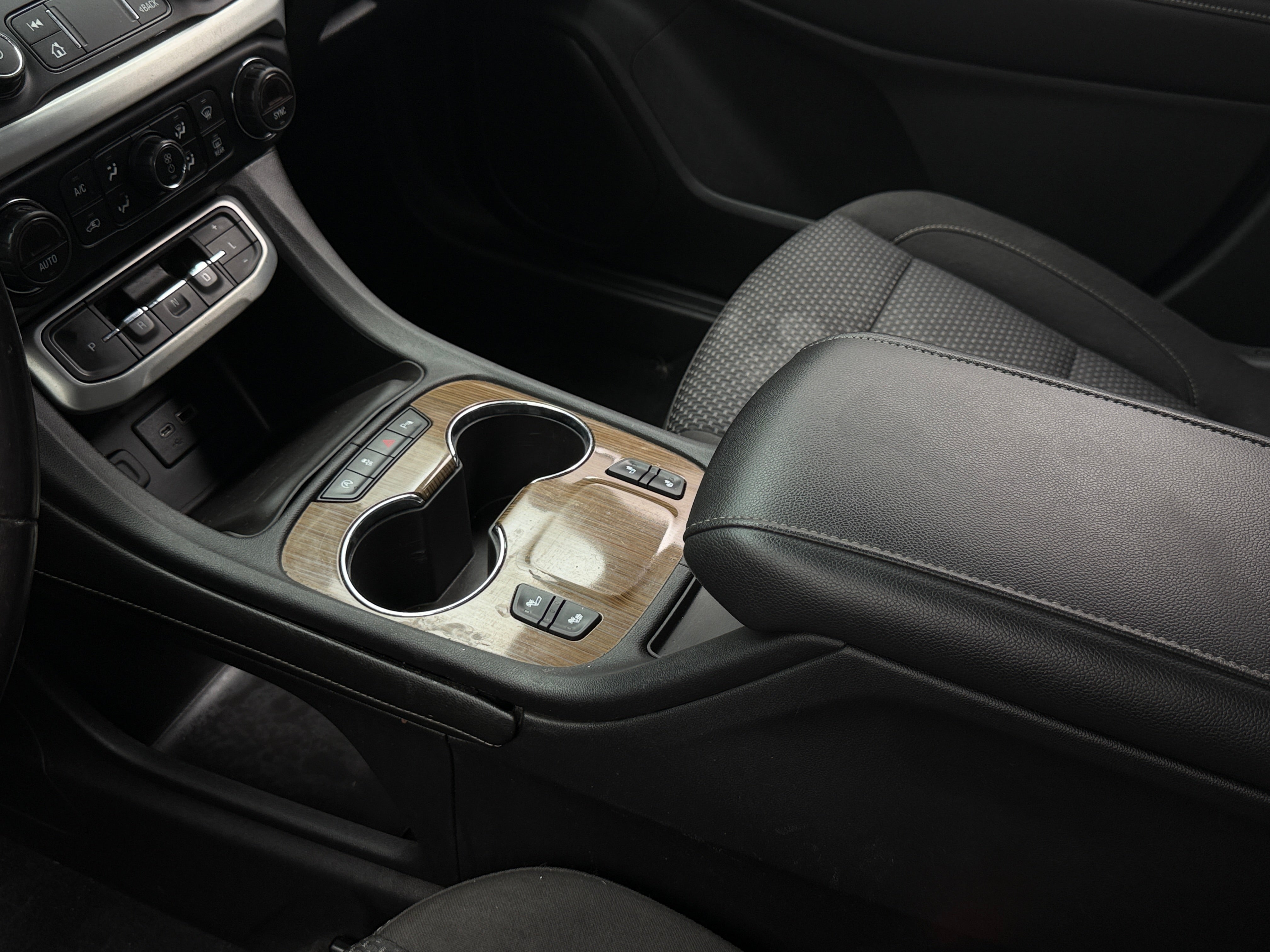 2020 GMC Acadia SLE - Photo 6