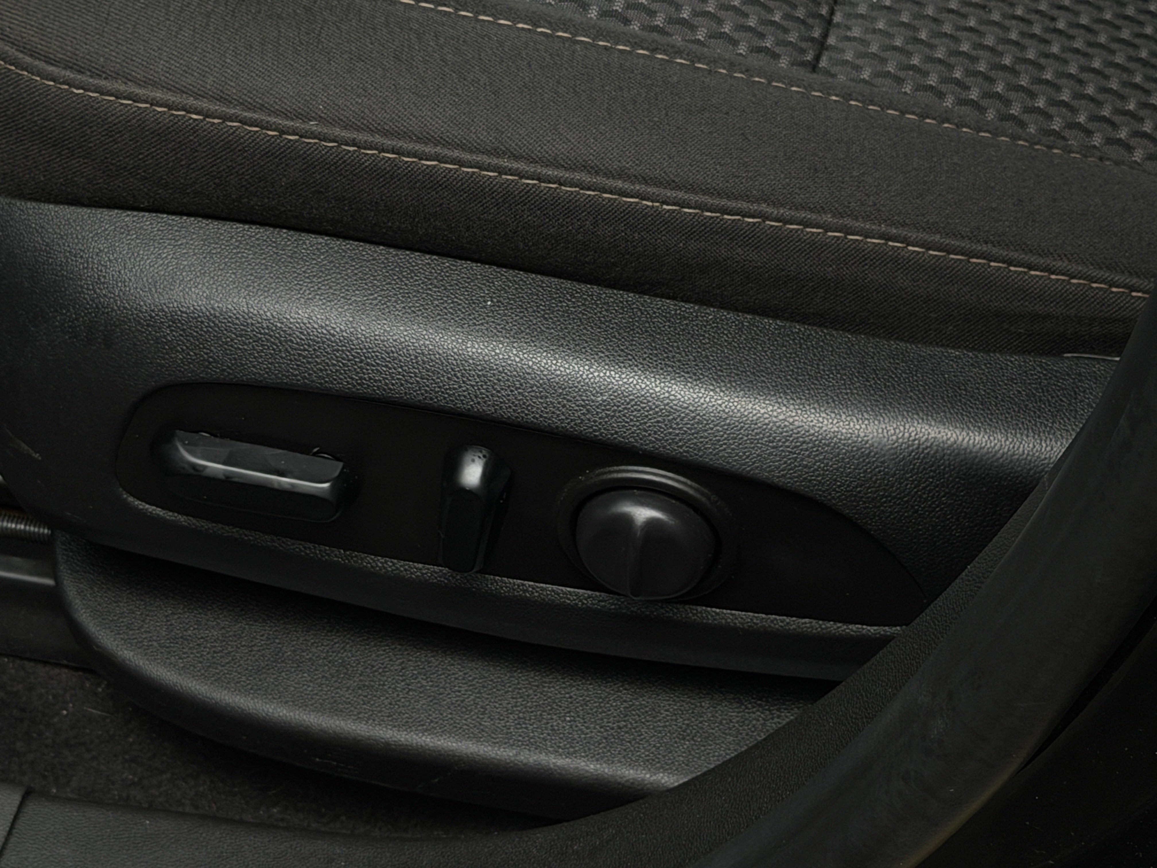 2020 GMC Acadia SLE - Photo 9