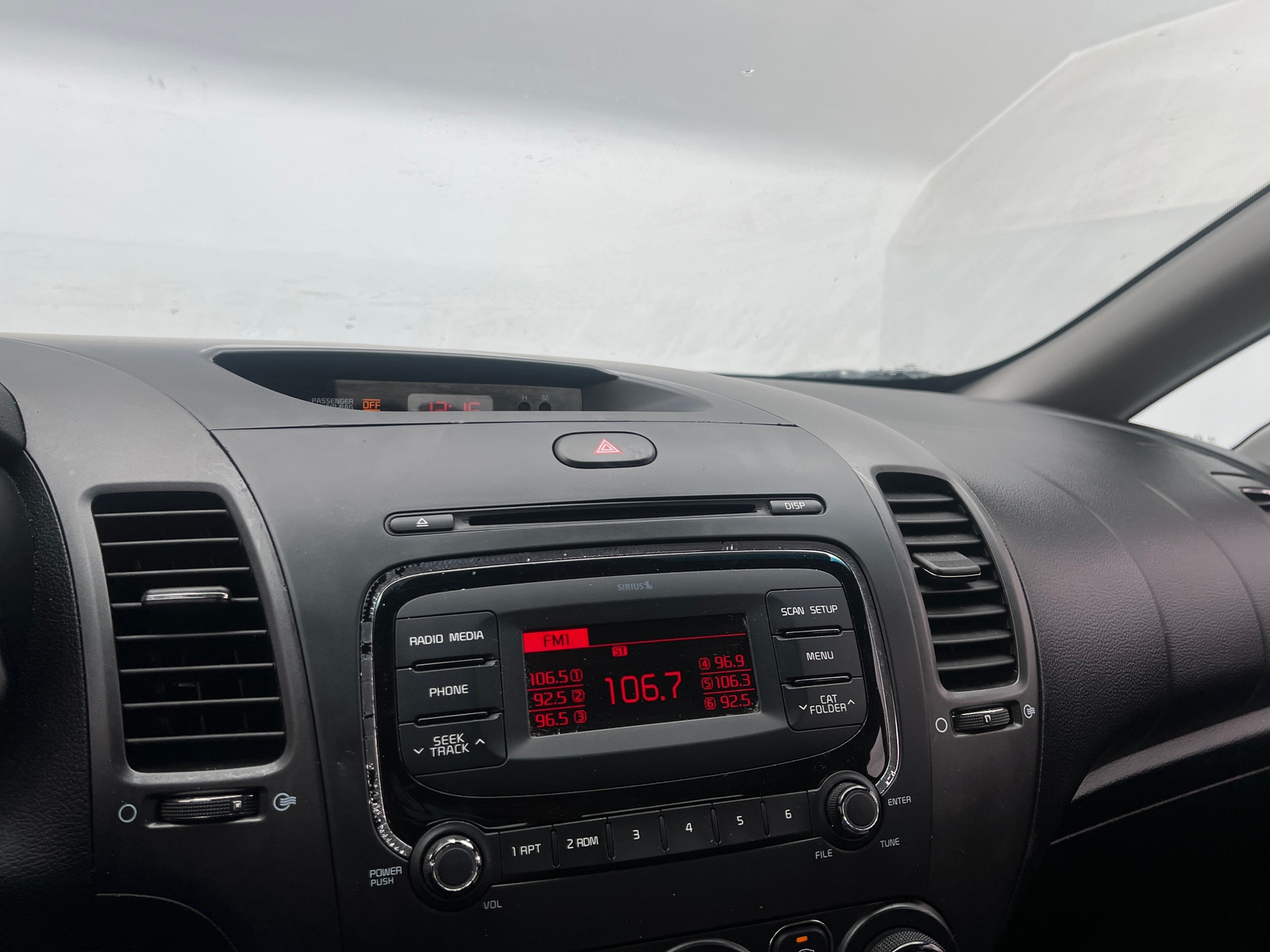 Thumbnail: 2017 Kia Forte - 4