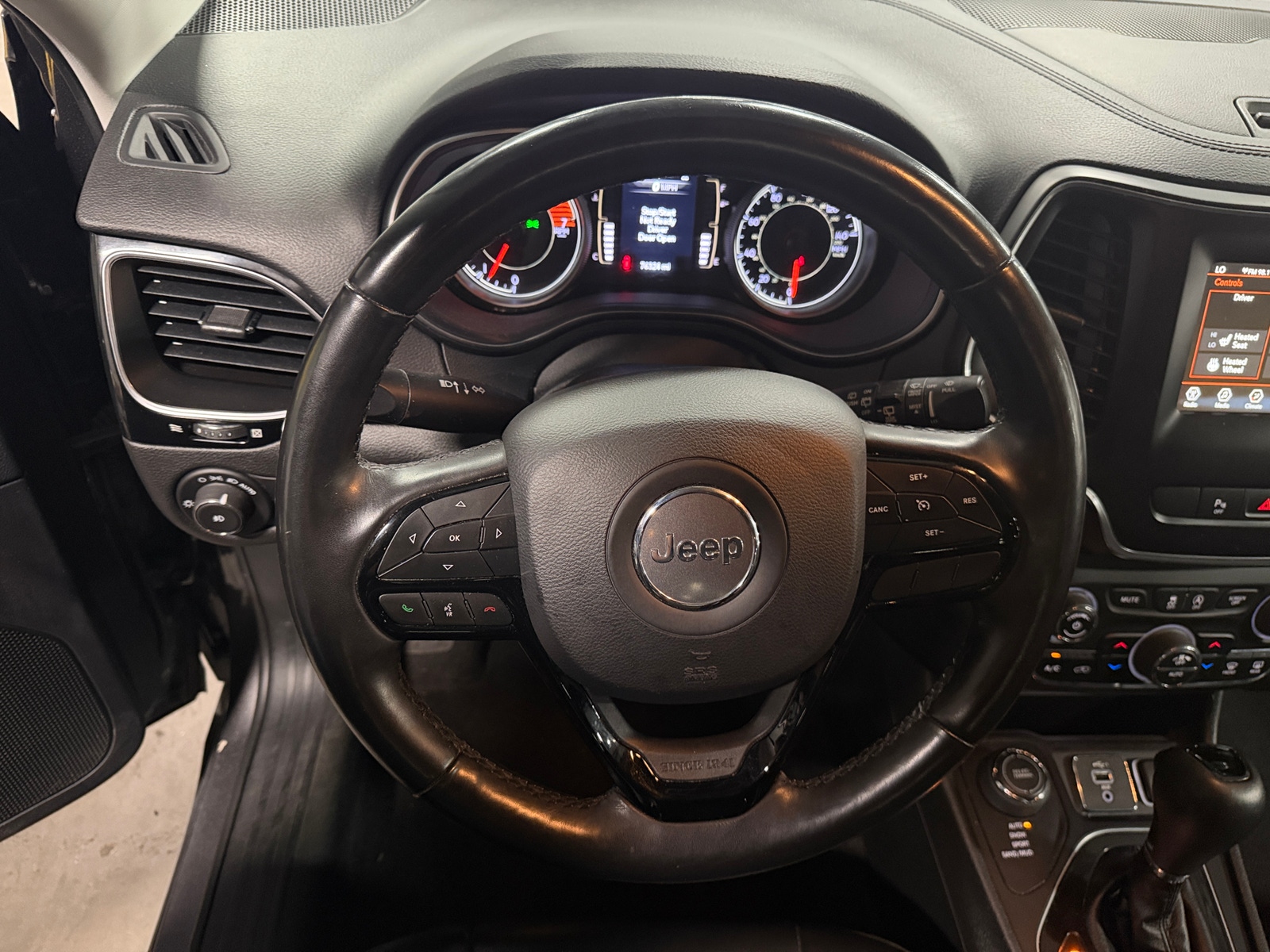 Thumbnail: 2019 Jeep Cherokee - 5