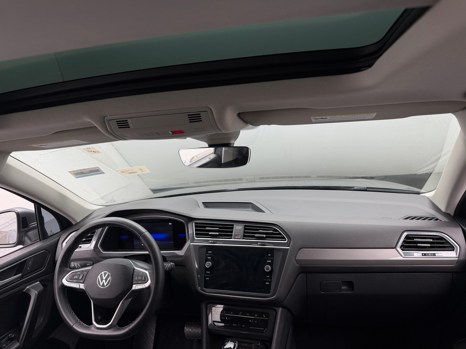 Thumbnail: 2023 Volkswagen Tiguan - 2