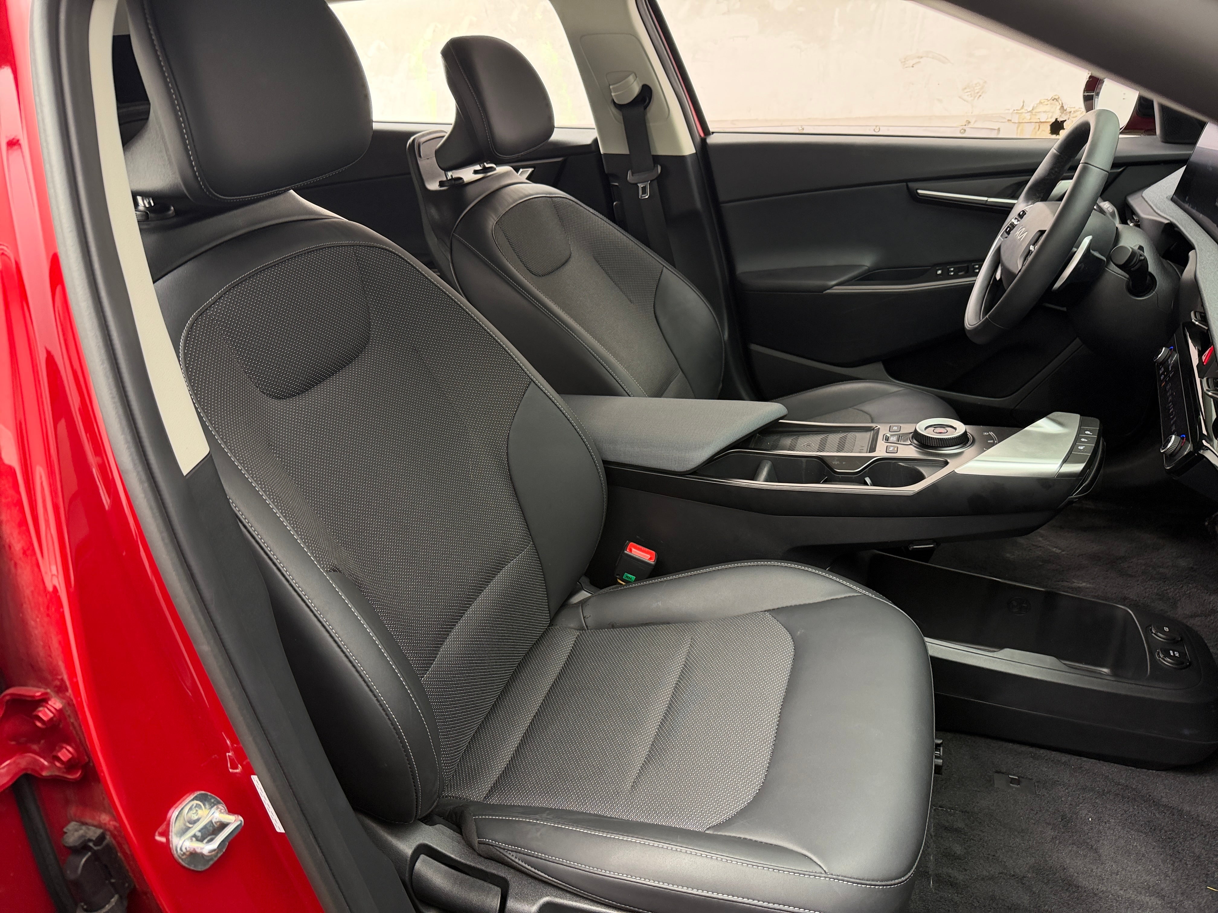 Used 2024 Kia EV6 Light L/R with VIN KNDC3DLC8R5201145 for sale in Auburn, WA