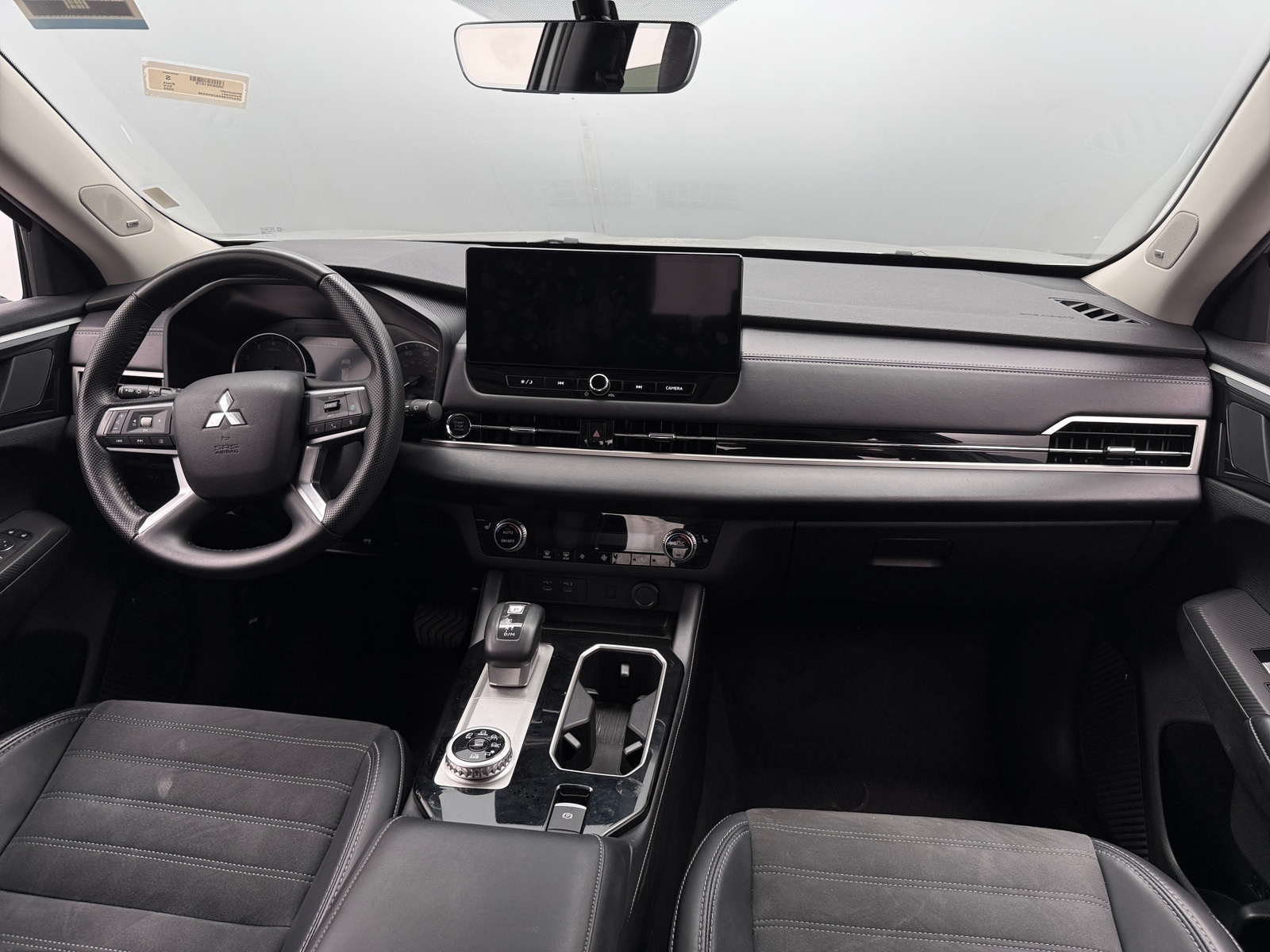 Thumbnail: 2025 Mitsubishi Outlander - 2