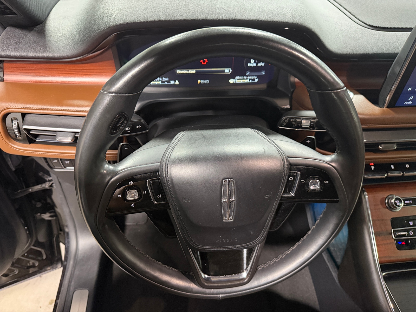 Thumbnail: 2023 Lincoln Aviator - 4