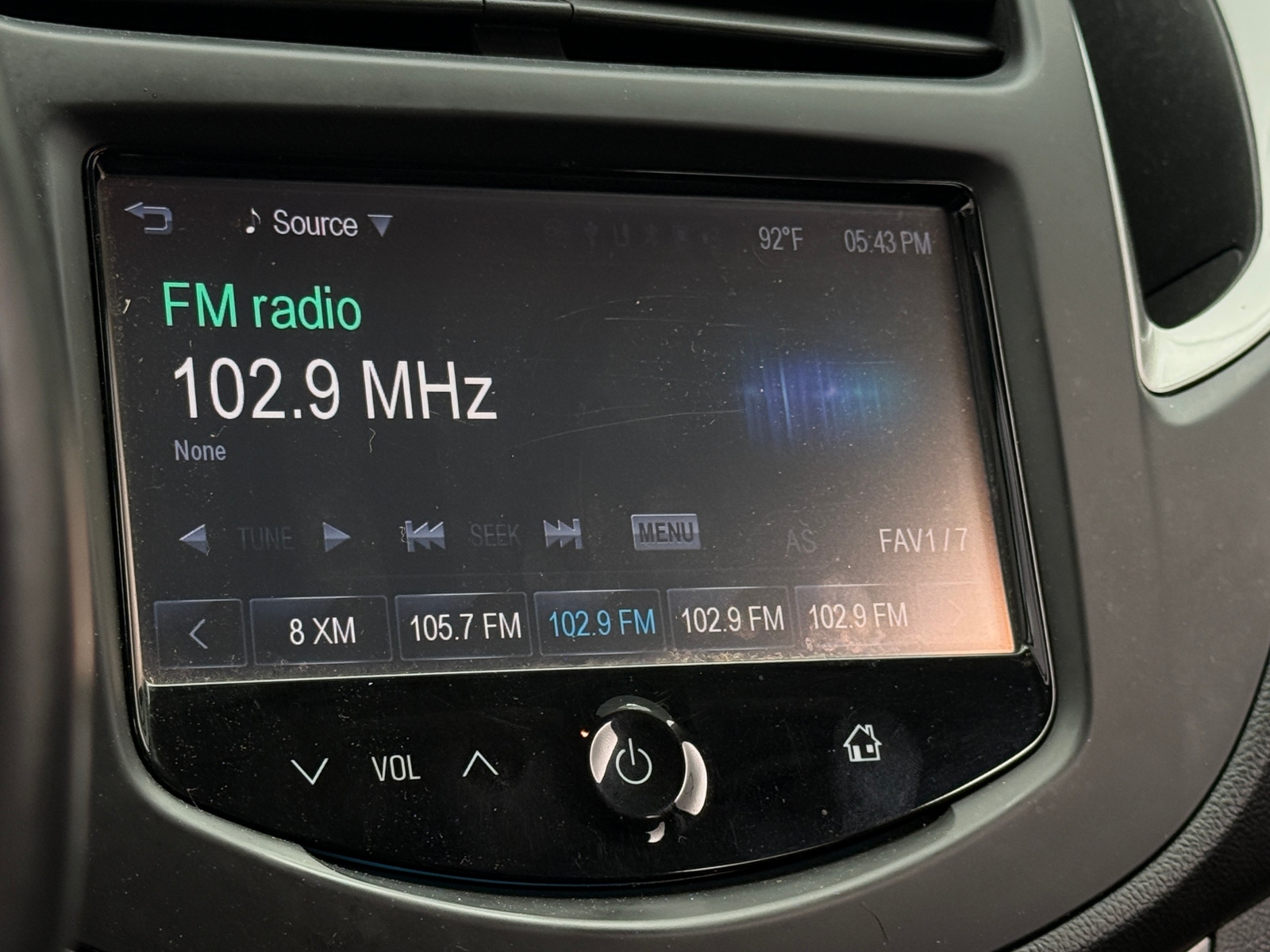 Thumbnail: 2015 Chevrolet Trax - 3