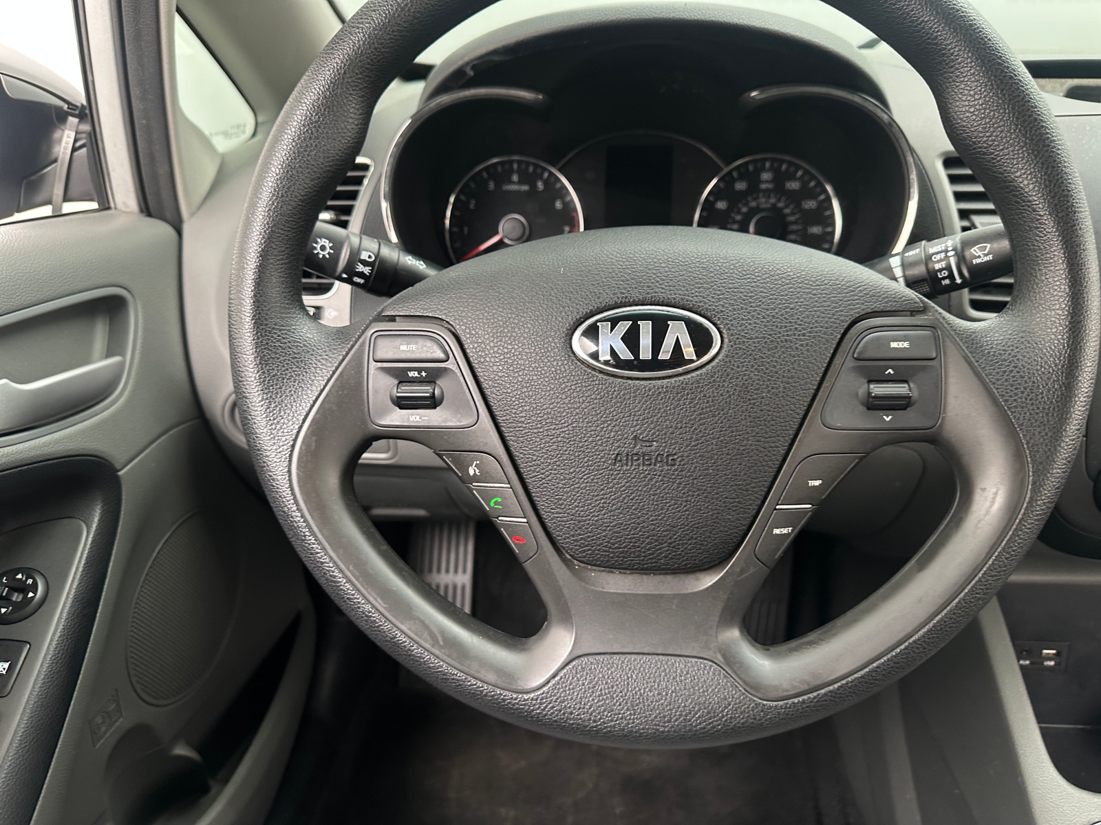 Thumbnail: 2017 Kia Forte - 5