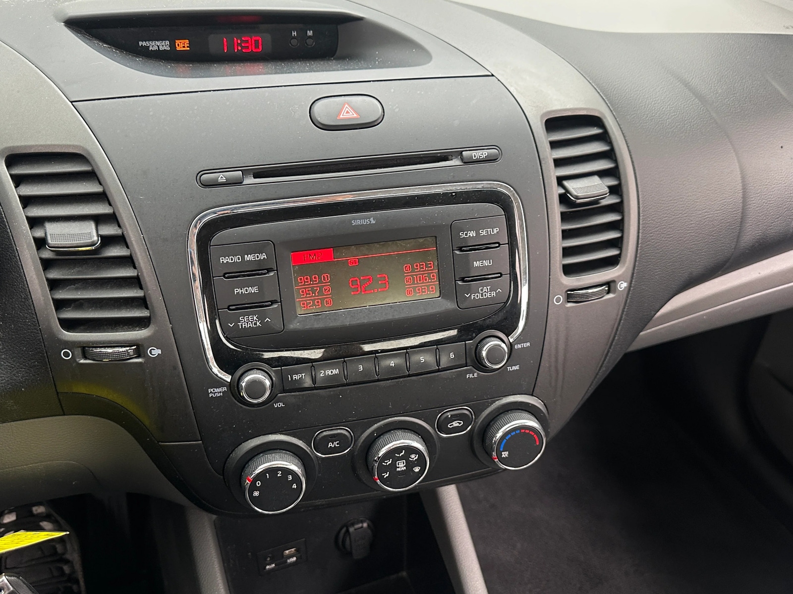 Thumbnail: 2017 Kia Forte - 4