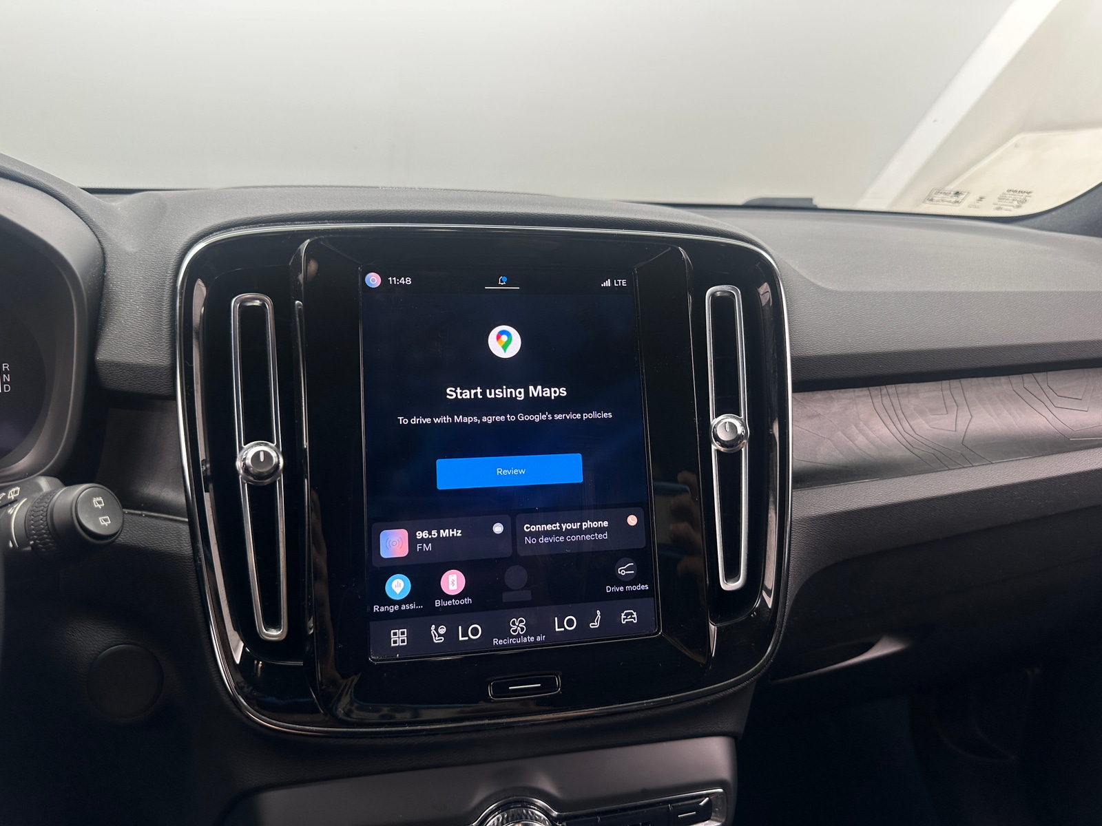 Thumbnail: 2023 Volvo XC40 - 3