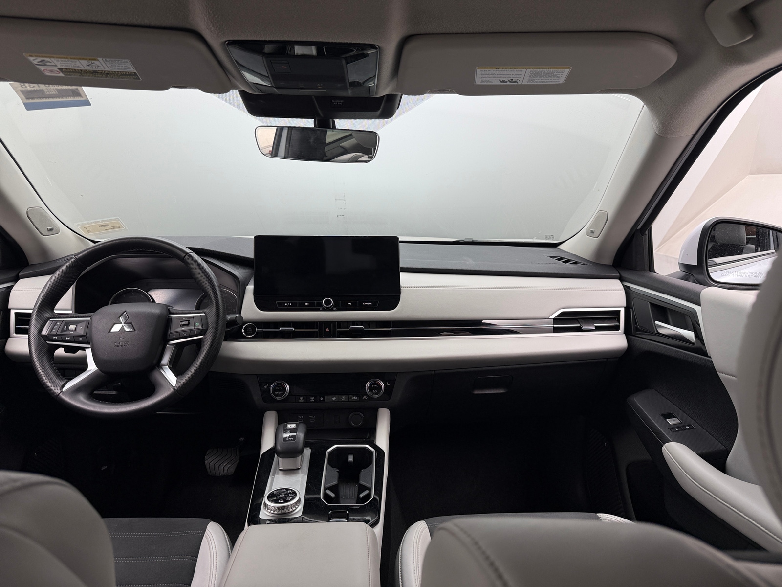 Thumbnail: 2025 Mitsubishi Outlander - 2