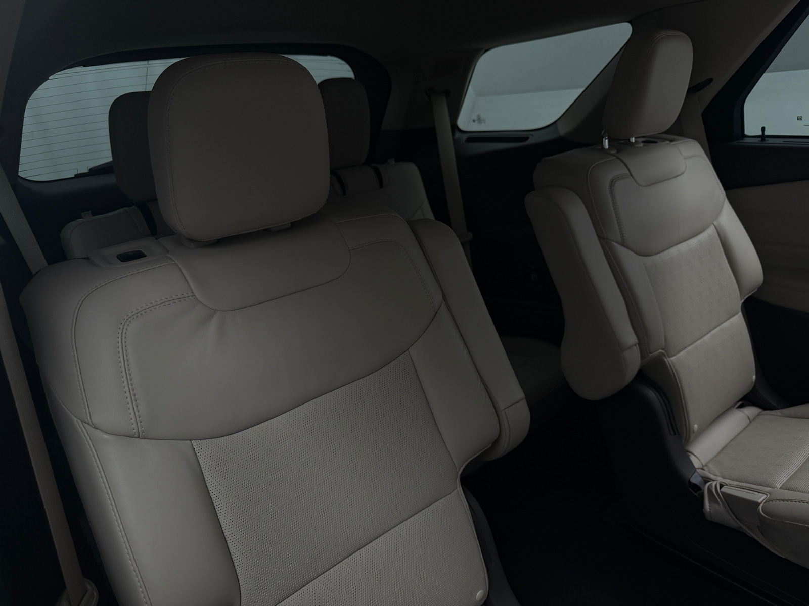 Thumbnail: 2022 Ford Explorer - 5