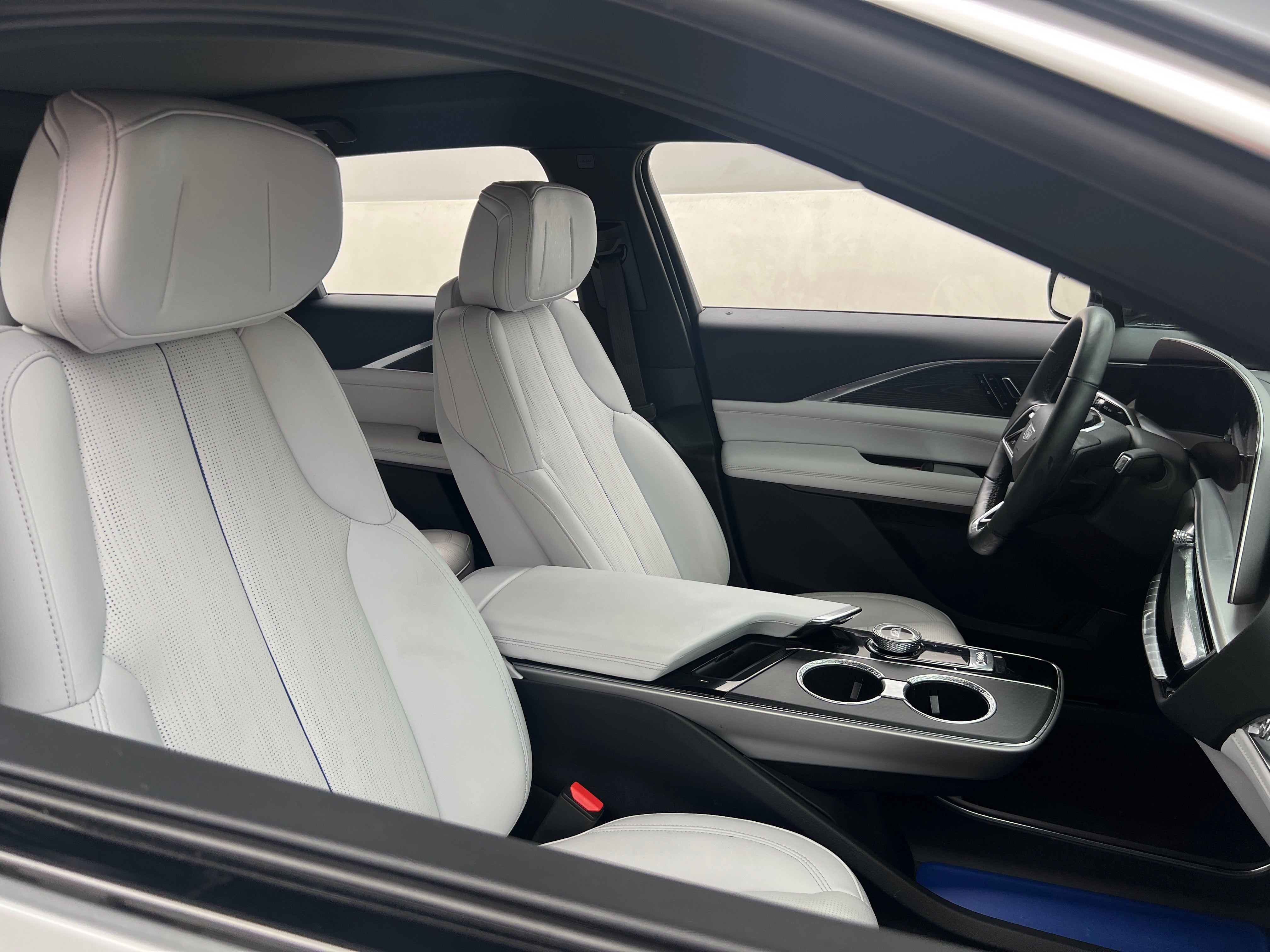 Used 2024 Cadillac LYRIQ Luxury 1 with VIN 1GYKPPRL8RZ136860 for sale in Pewaukee, WI