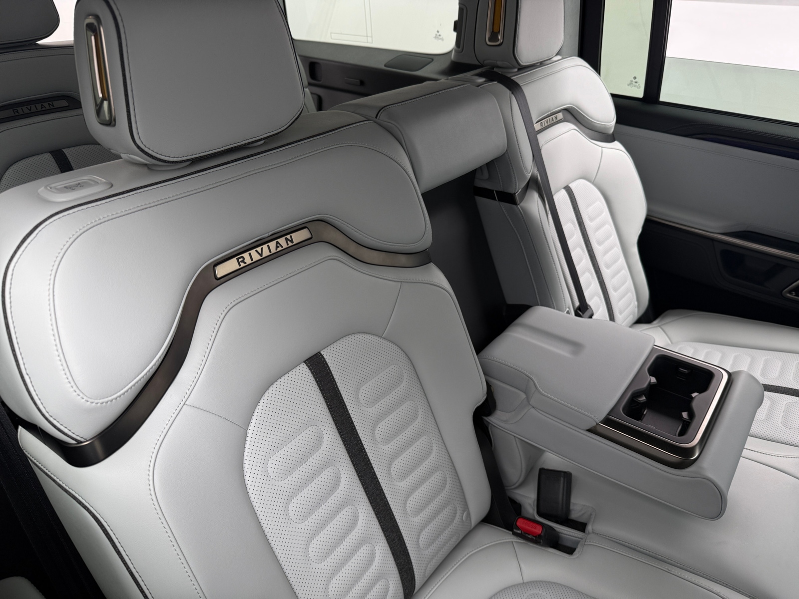 Thumbnail: 2024 Rivian R1S - 6