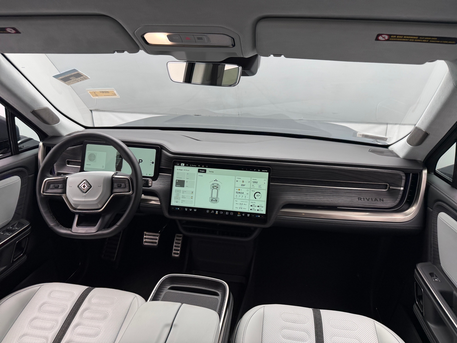Thumbnail: 2024 Rivian R1S - 3