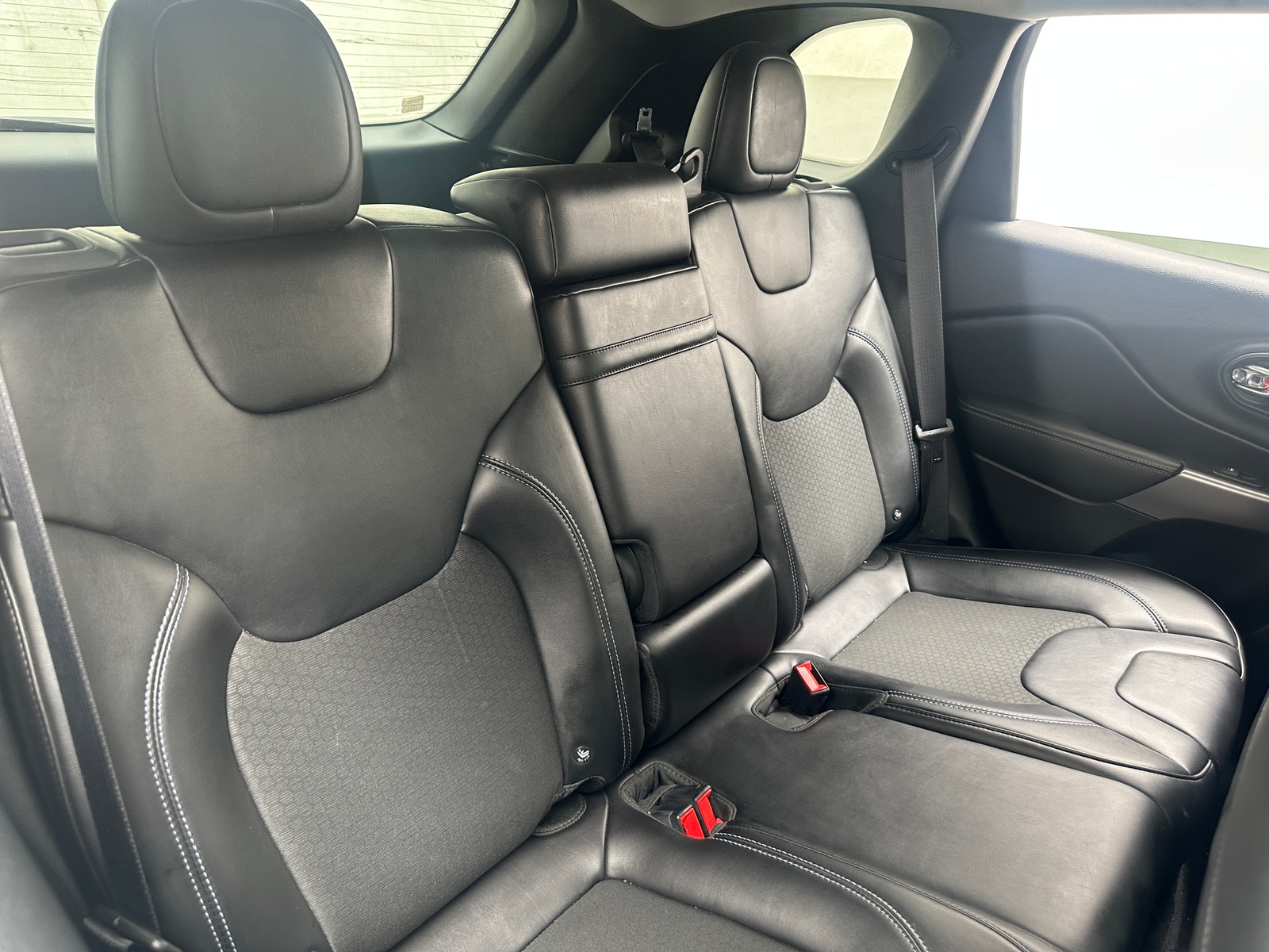 Thumbnail: 2019 Jeep Cherokee - 6