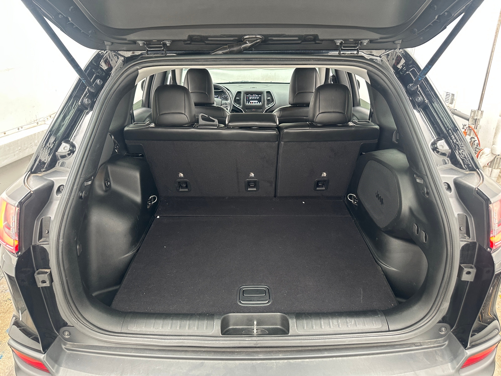 Thumbnail: 2019 Jeep Cherokee - 7