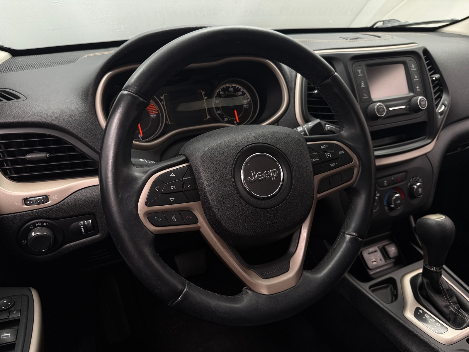Thumbnail: 2017 Jeep Cherokee - 5