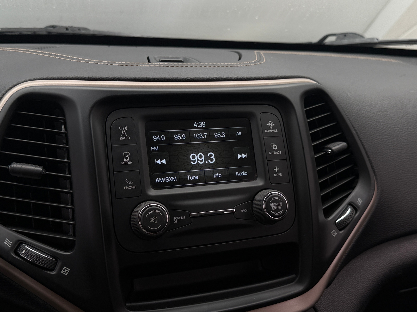 Thumbnail: 2017 Jeep Cherokee - 4