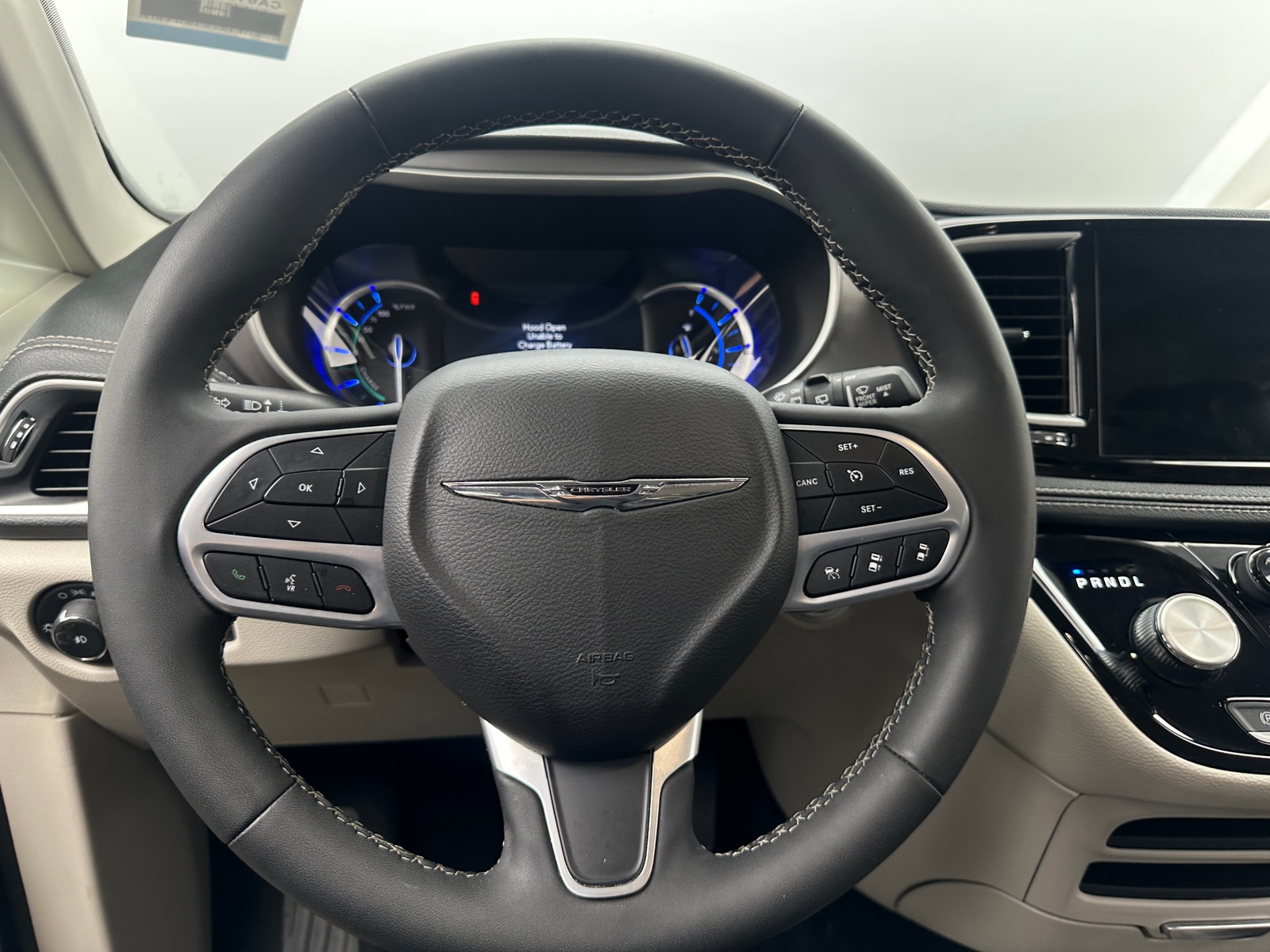 Thumbnail: 2023 Chrysler Pacifica - 4