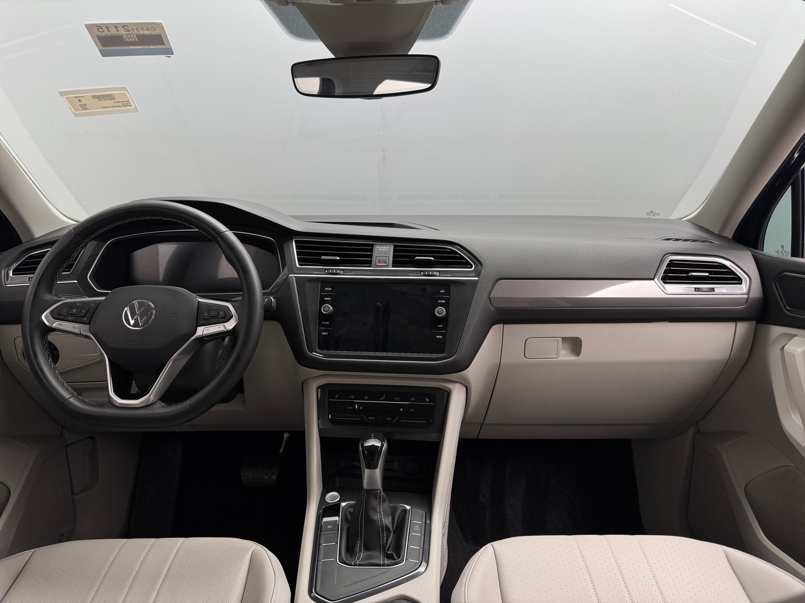 Thumbnail: 2023 Volkswagen Tiguan - 2