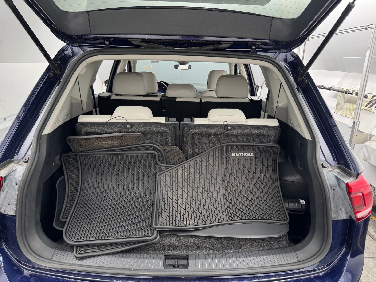 Thumbnail: 2023 Volkswagen Tiguan - 6