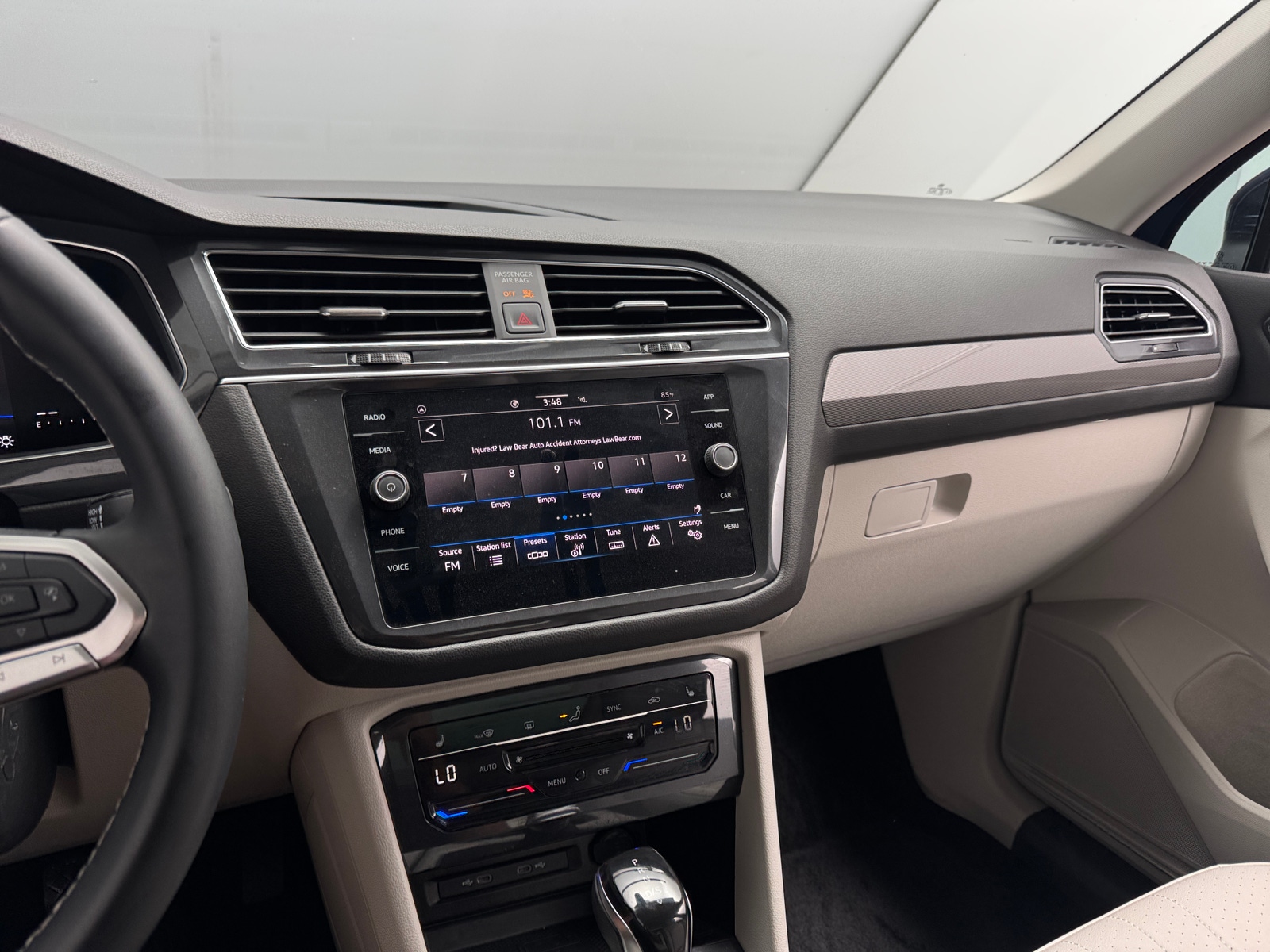 Thumbnail: 2023 Volkswagen Tiguan - 3
