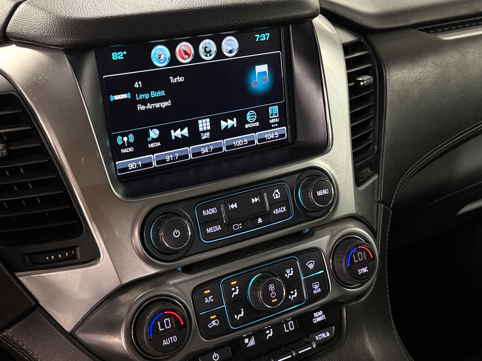 Thumbnail: 2019 Chevrolet Tahoe - 4