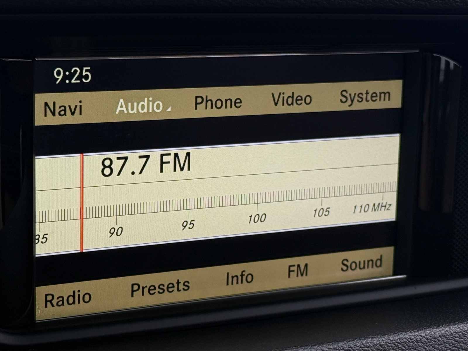 Thumbnail: 2011 Mercedes-Benz E-Class - 3