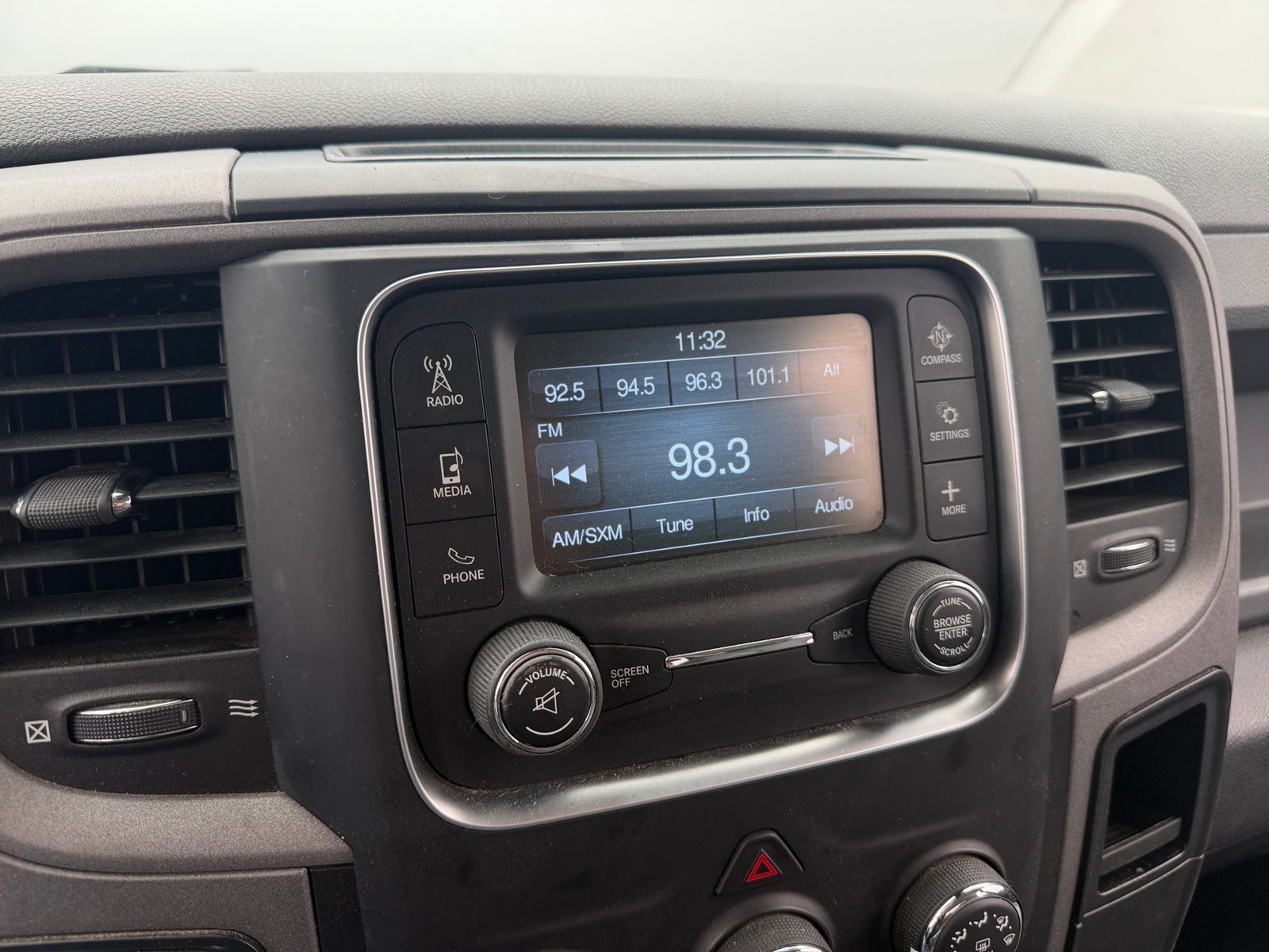 Thumbnail: 2019 RAM 1500 Classic - 4