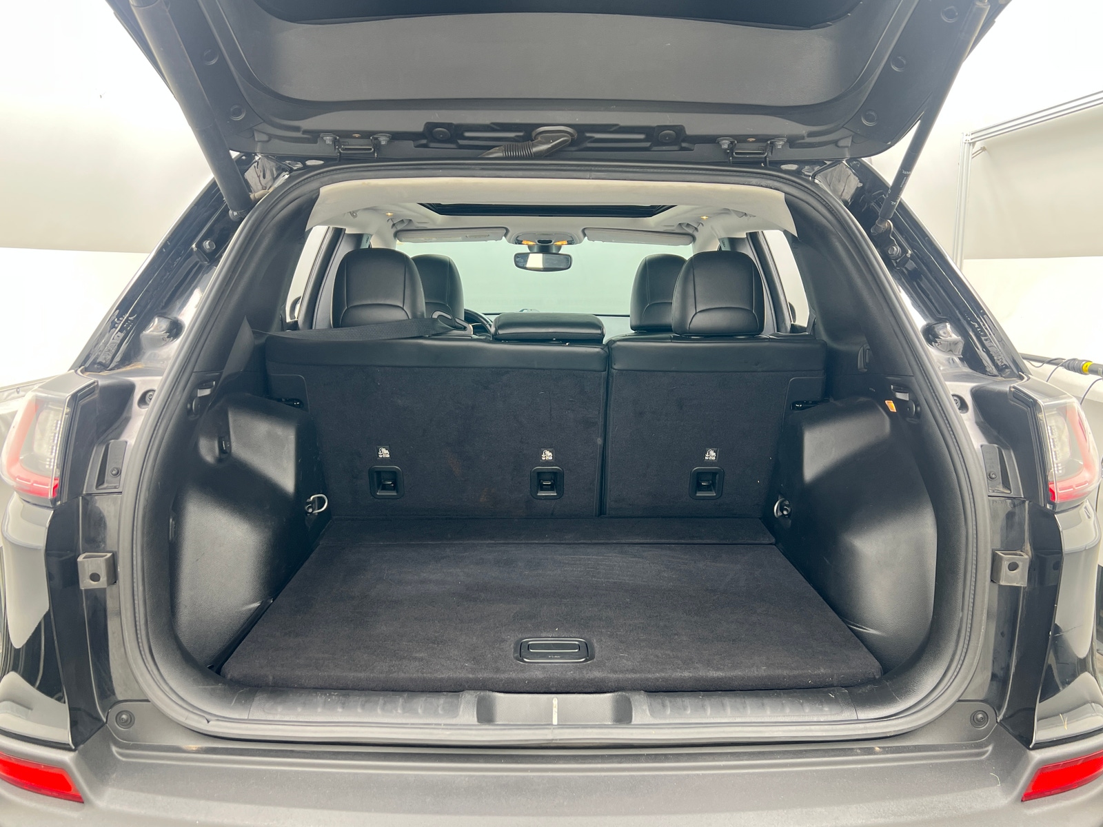 Thumbnail: 2019 Jeep Cherokee - 7
