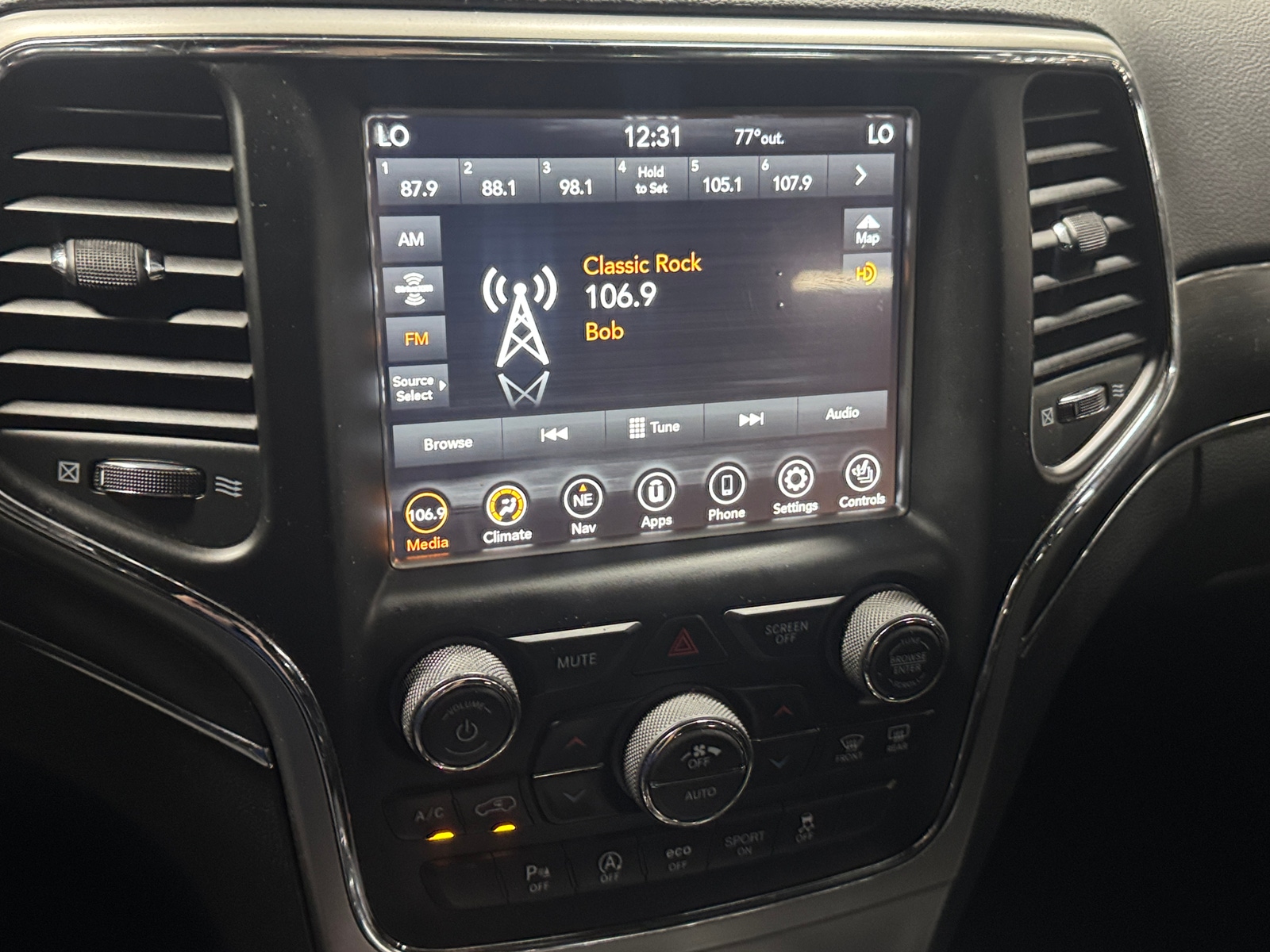 Thumbnail: 2018 Jeep Grand Cherokee - 3