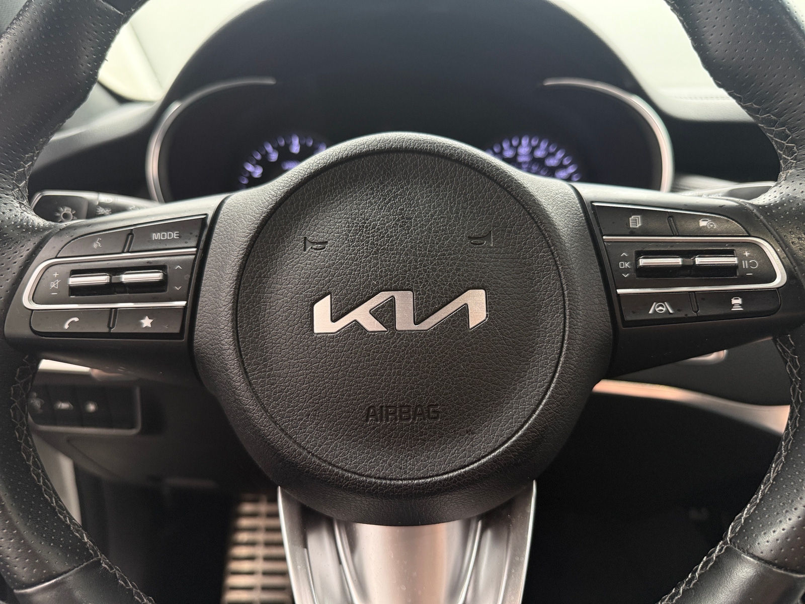 Thumbnail: 2023 Kia Stinger - 4