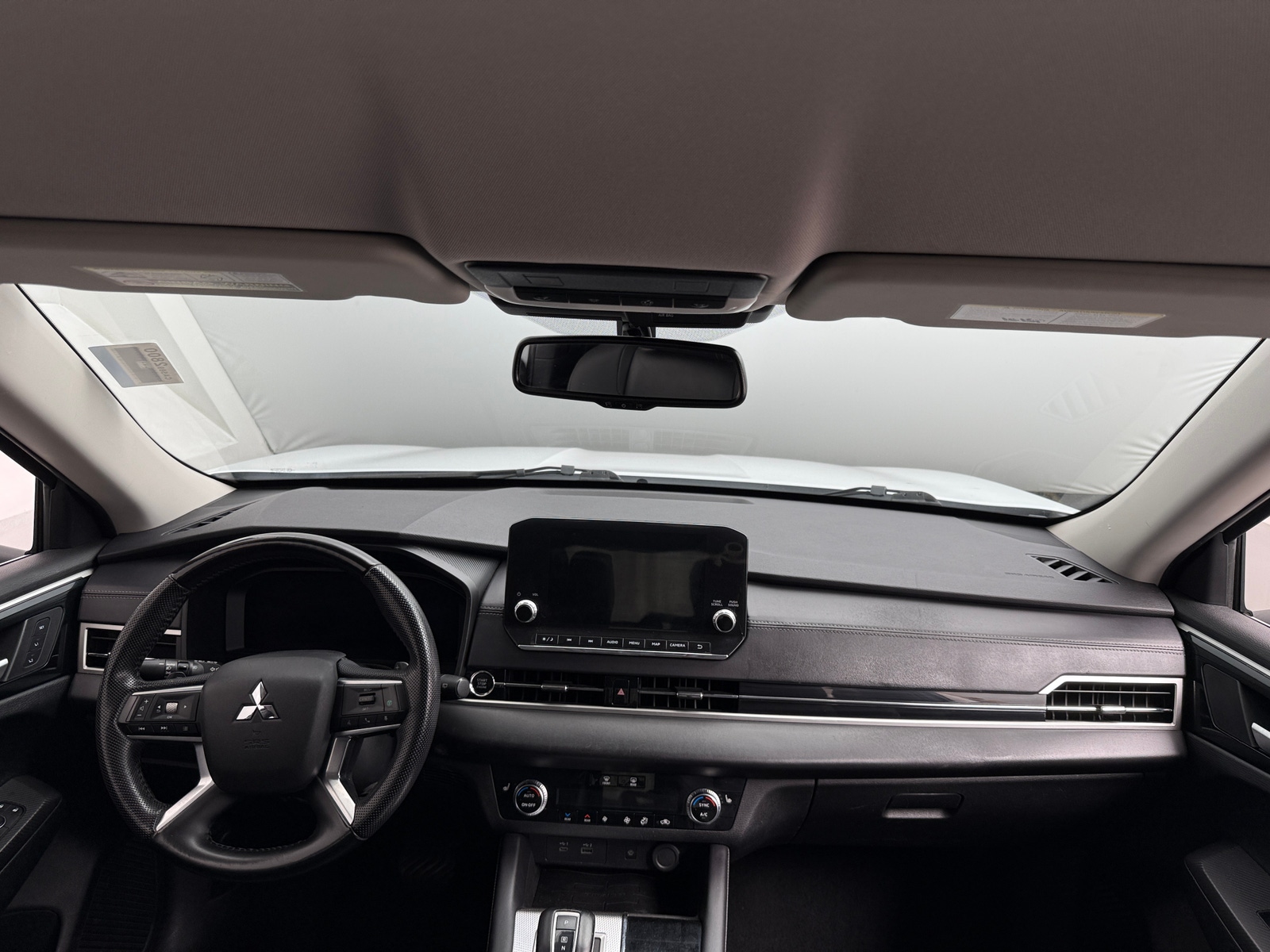 Thumbnail: 2023 Mitsubishi Outlander - 2