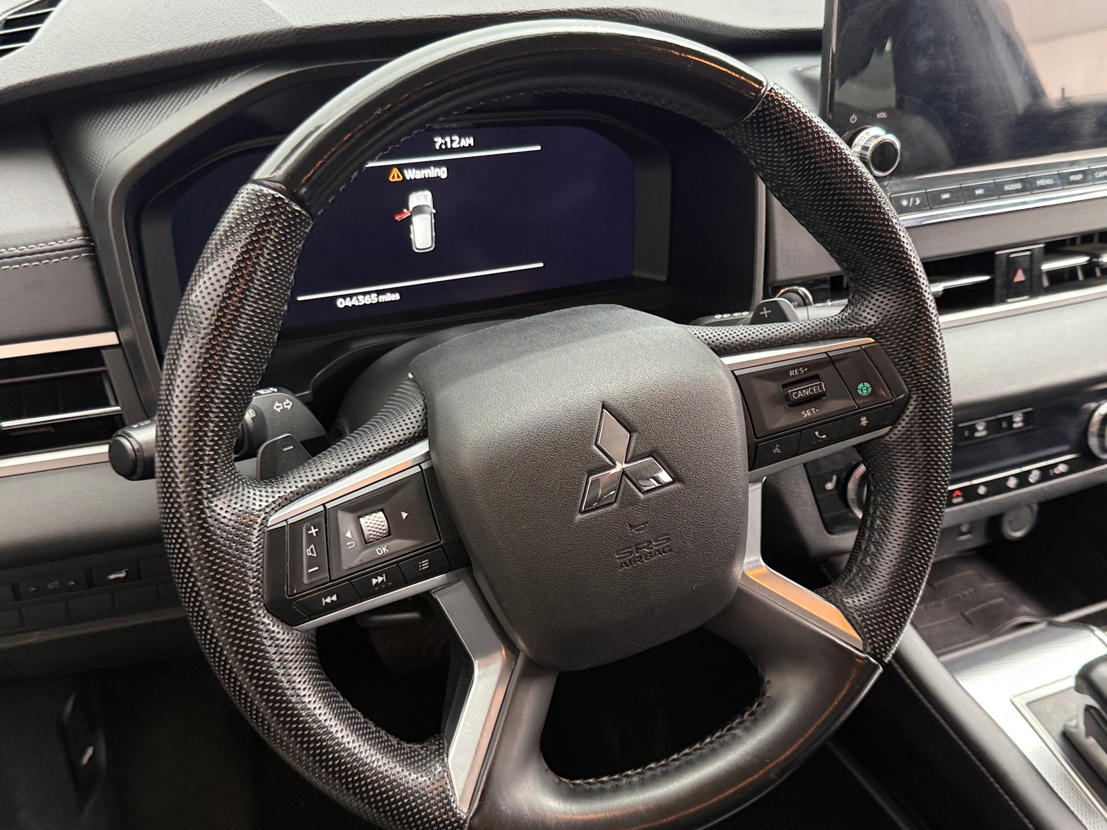 Thumbnail: 2023 Mitsubishi Outlander - 4