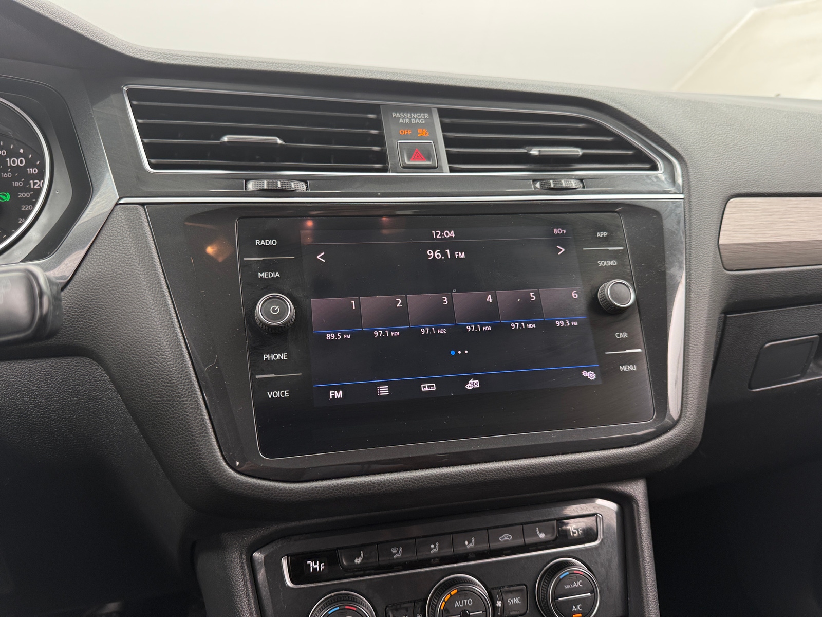 Thumbnail: 2018 Volkswagen Tiguan - 3