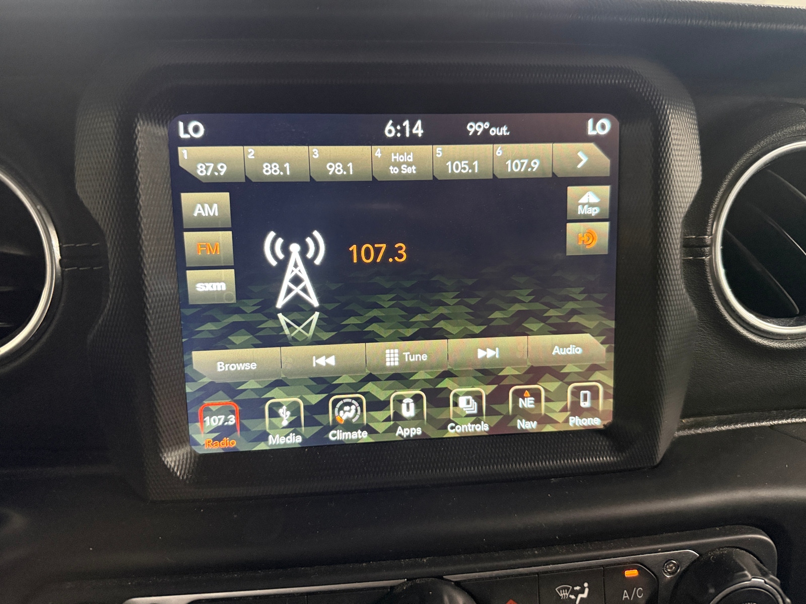 Thumbnail: 2019 Jeep Wrangler - 3