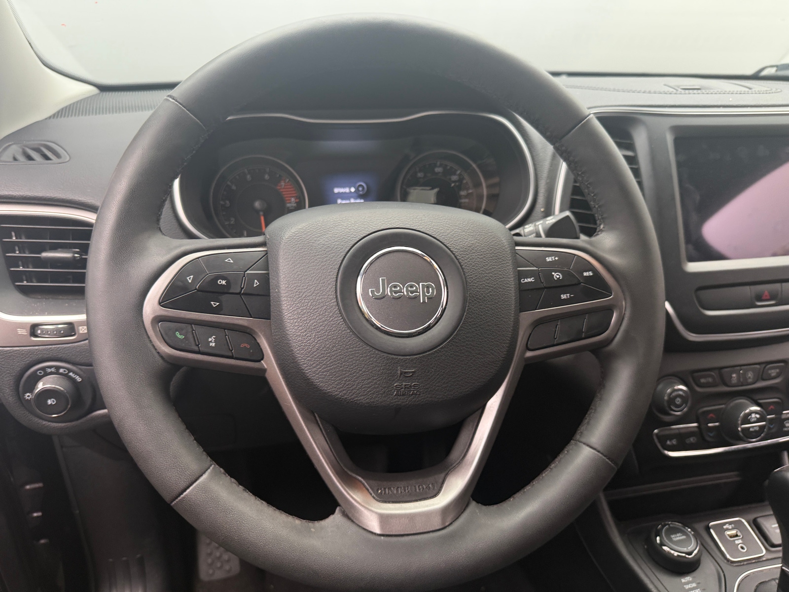 Thumbnail: 2022 Jeep Cherokee - 4