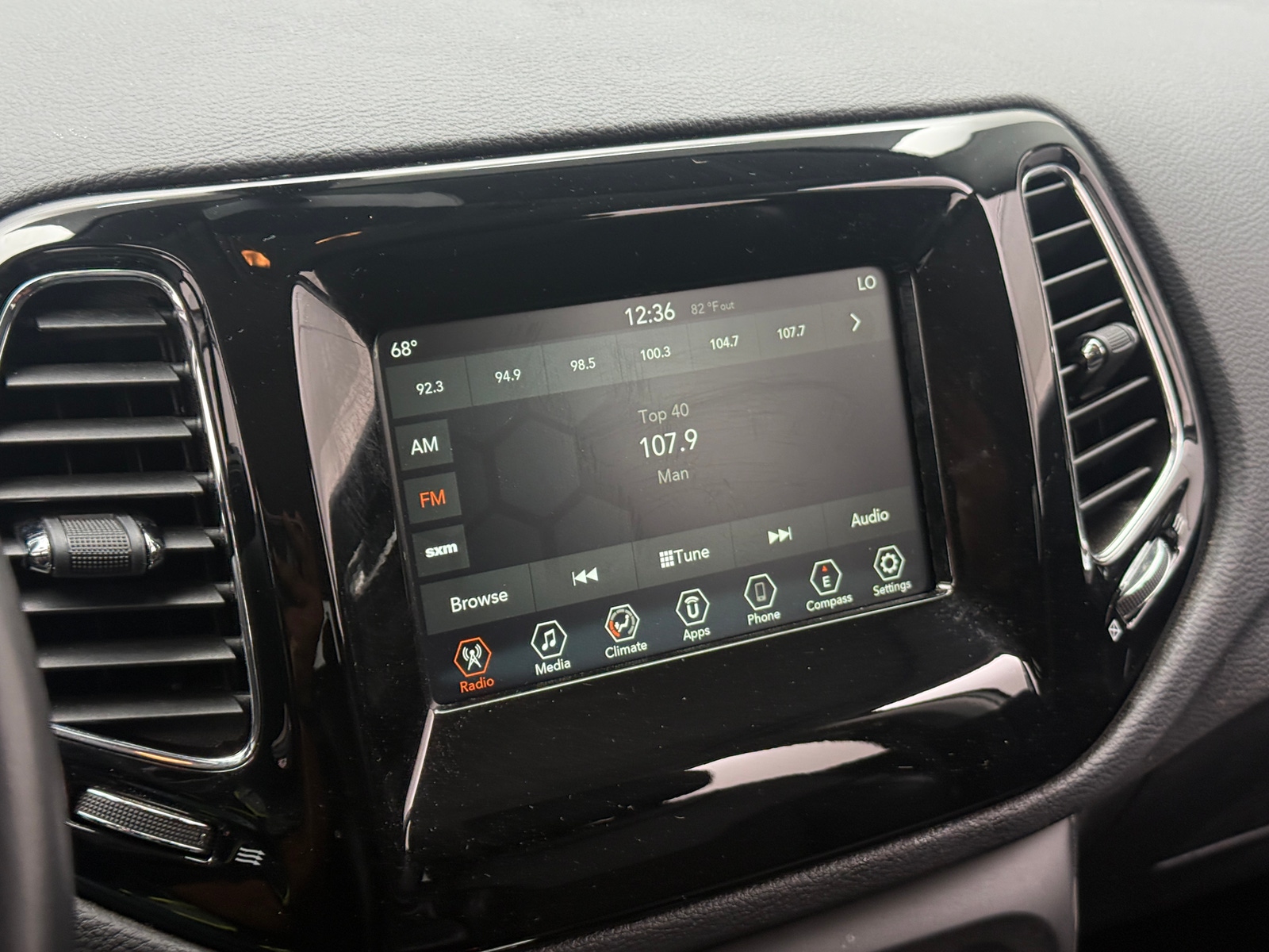 Thumbnail: 2020 Jeep Compass - 4