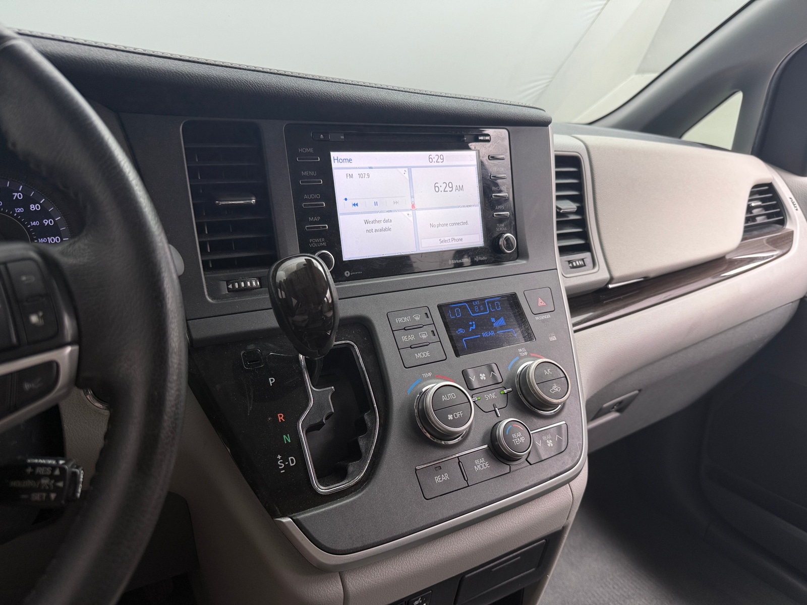 Thumbnail: 2020 Toyota Sienna - 3