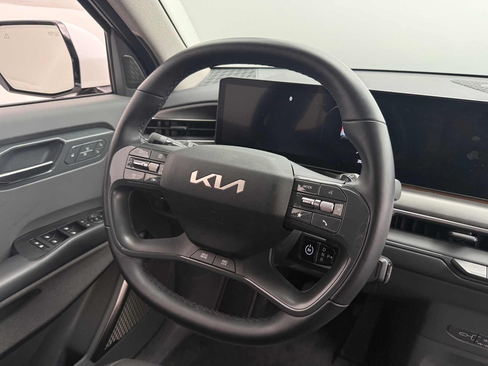 Thumbnail: 2024 Kia EV9 - 4