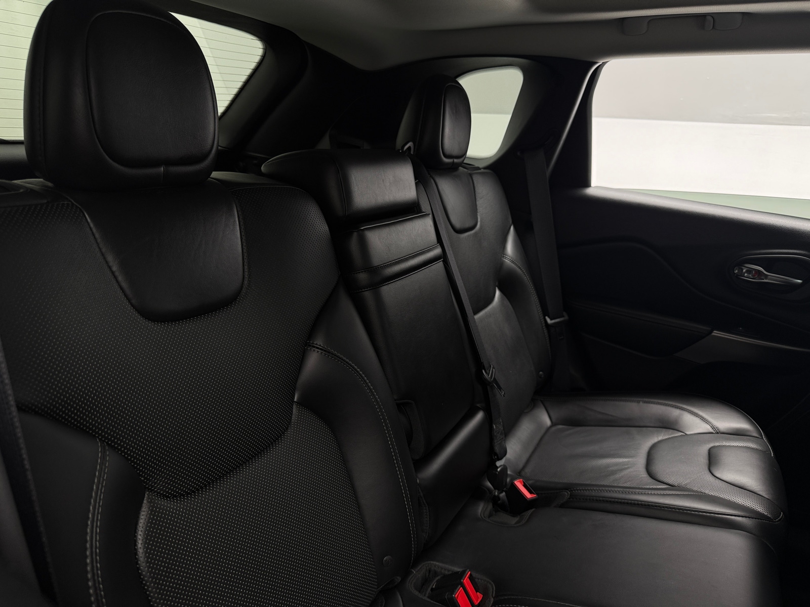 Thumbnail: 2019 Jeep Cherokee - 5