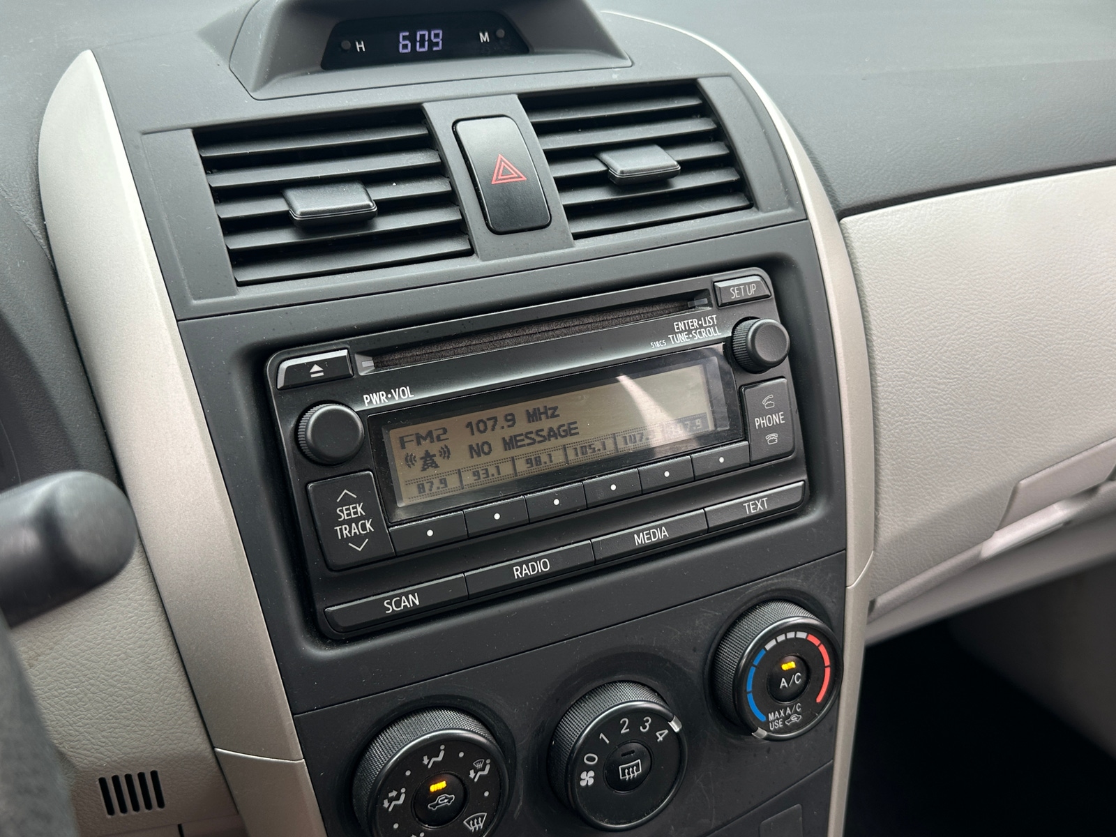 Thumbnail: 2012 Toyota Corolla - 4