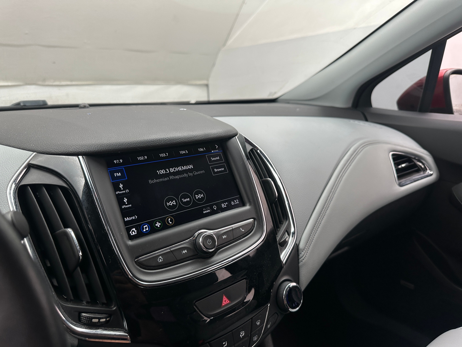 Thumbnail: 2019 Chevrolet Cruze - 3