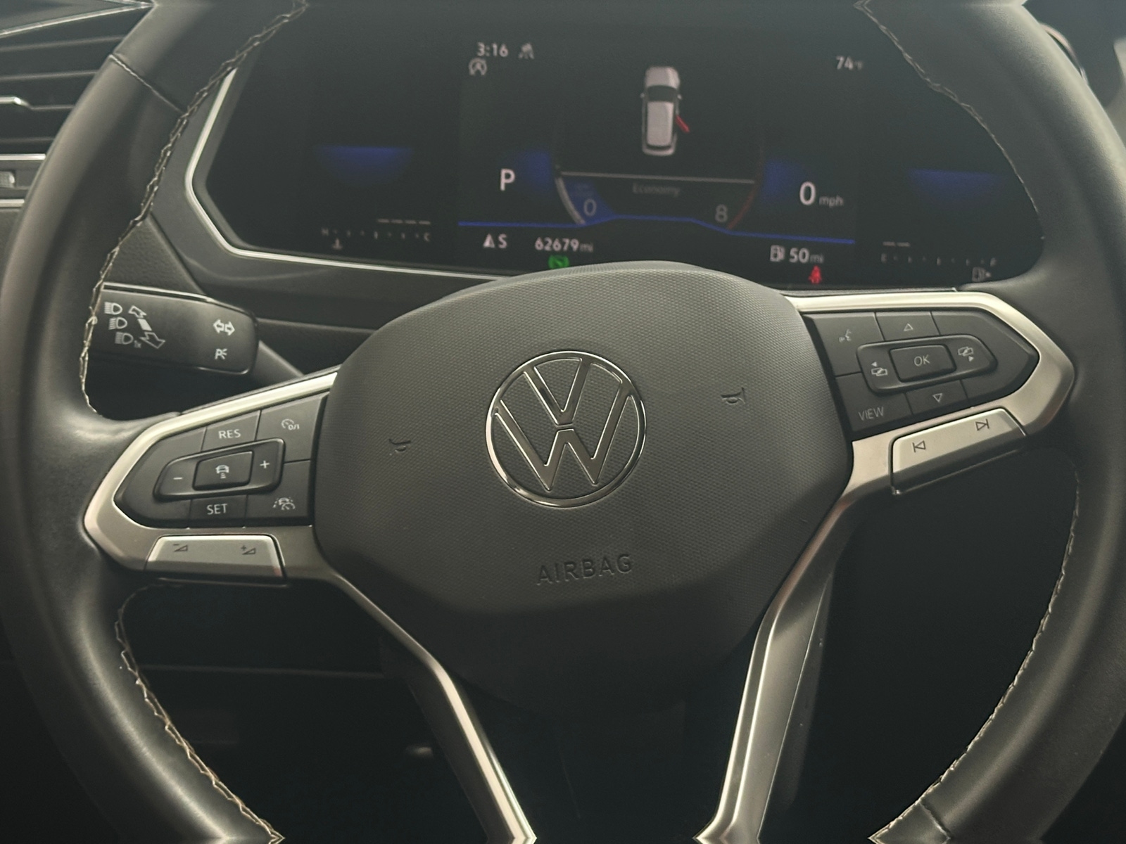 Thumbnail: 2023 Volkswagen Tiguan - 4