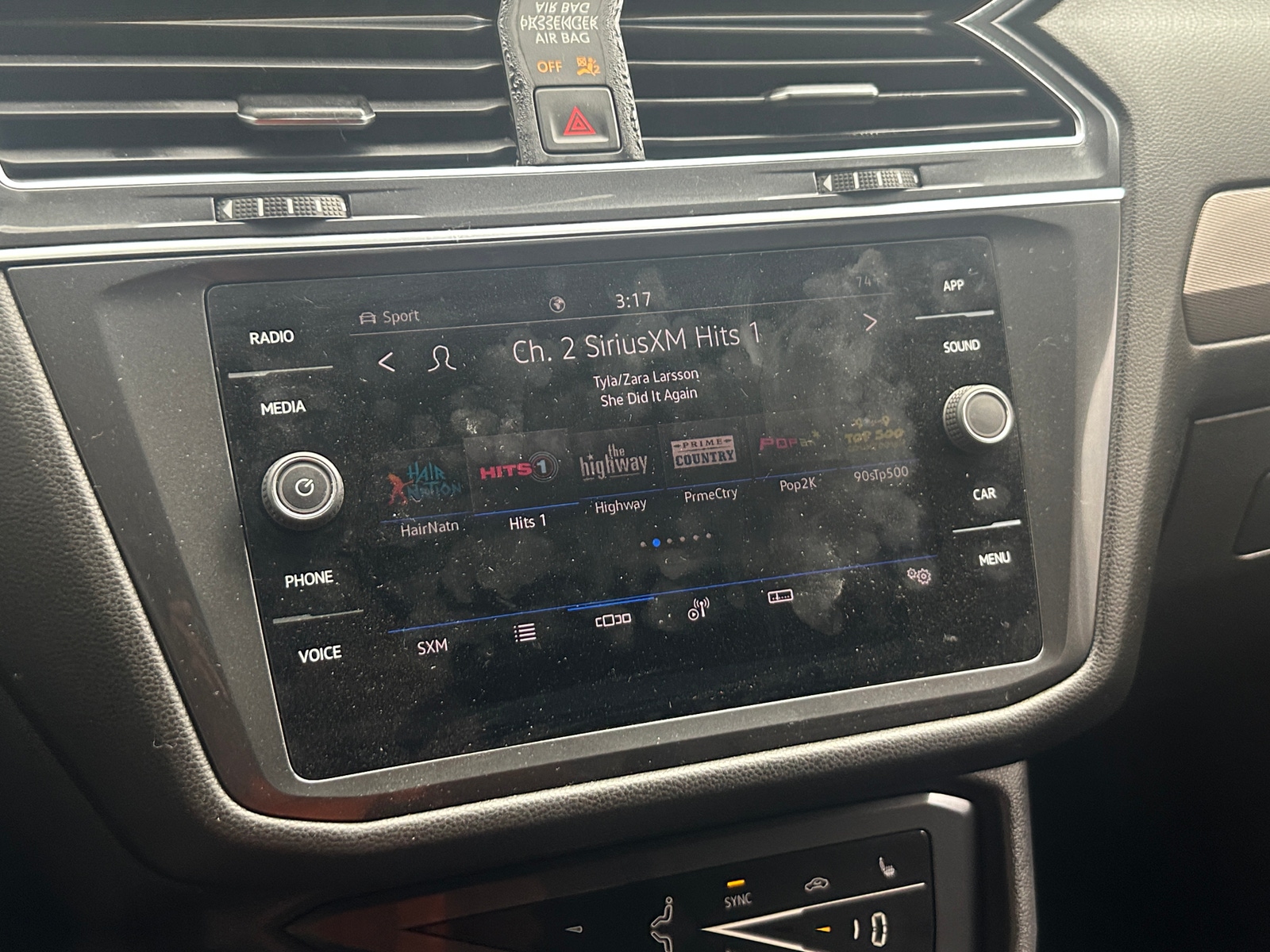 Thumbnail: 2023 Volkswagen Tiguan - 3