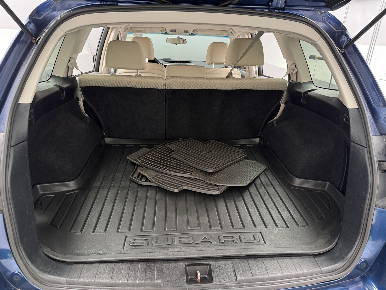 Thumbnail: 2011 Subaru Outback - 7
