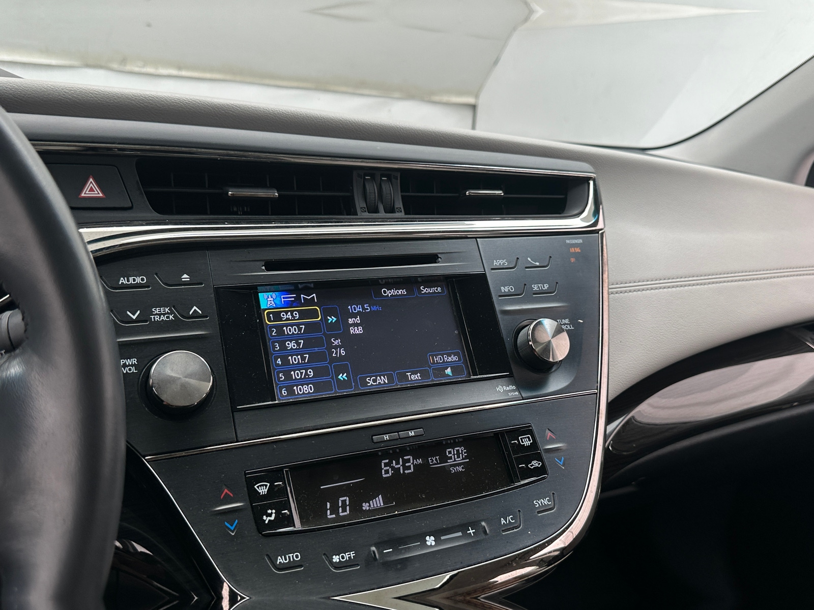 Thumbnail: 2013 Toyota Avalon - 3
