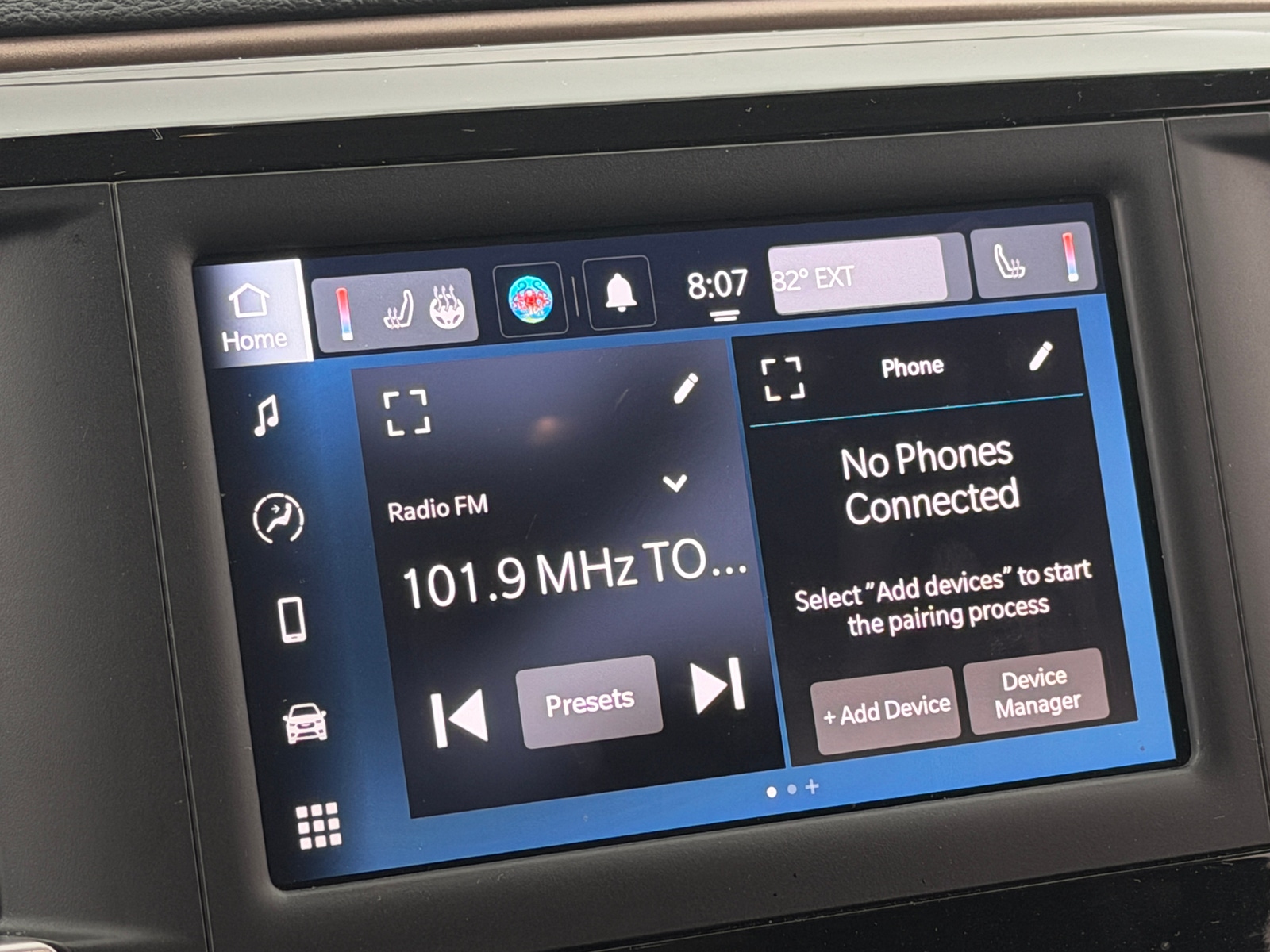 Thumbnail: 2022 Chrysler Voyager - 4