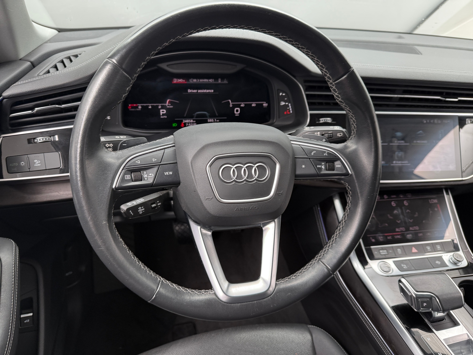 Thumbnail: 2023 Audi Q8 - 4